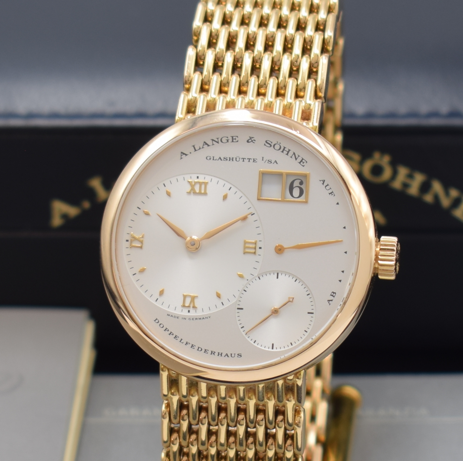 Detail a: A. LANGE & SÖHNE hochfeine und seltene Herrenarmbanduhr Modell "Little" Lange 1 Referenz 111.032 in Rosegold 750/000, Handaufzug, beids. ...