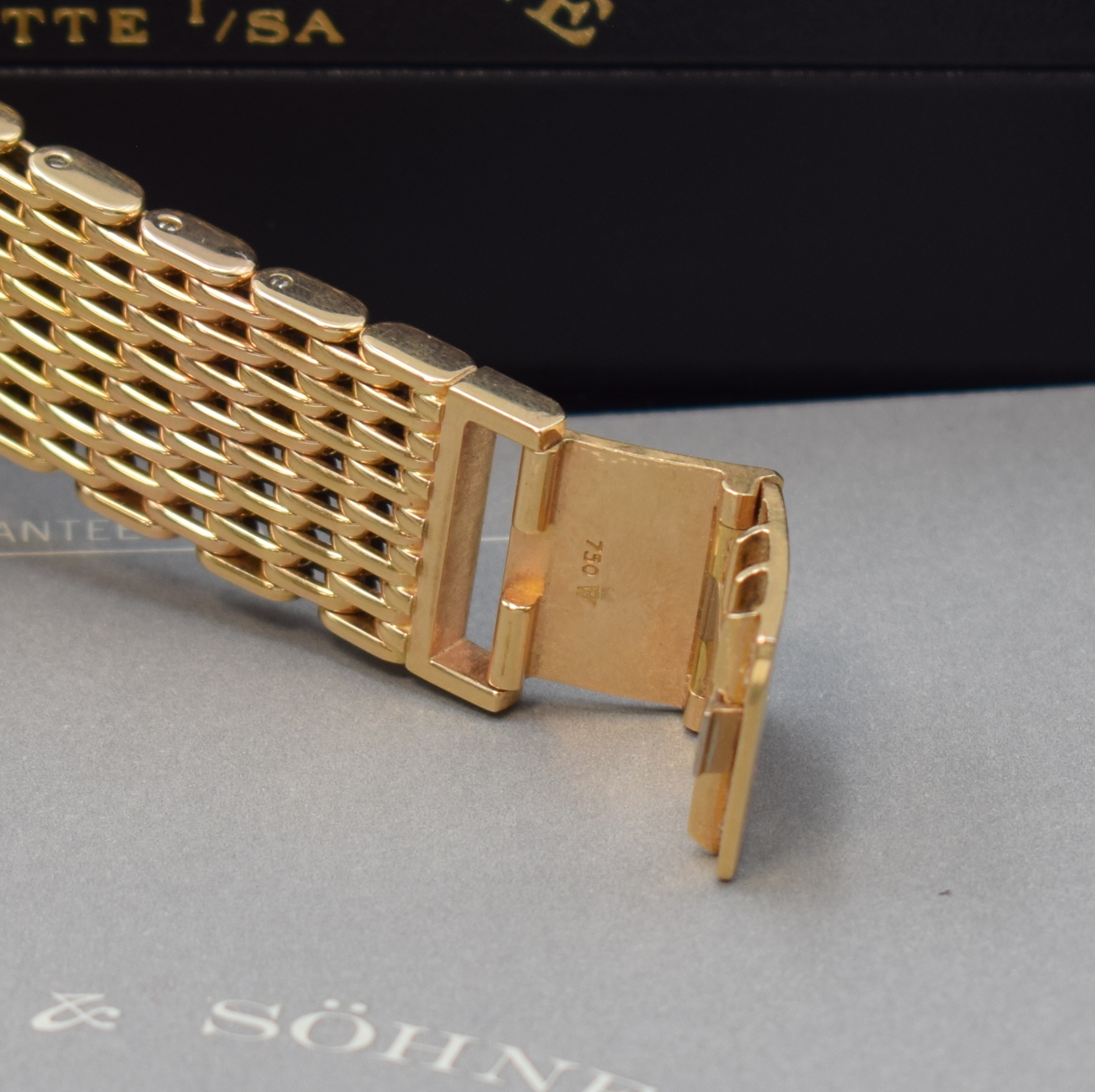 Detail c: A. LANGE & SÖHNE hochfeine und seltene Herrenarmbanduhr Modell "Little" Lange 1 Referenz 111.032 in Rosegold 750/000, Handaufzug, beids. ...