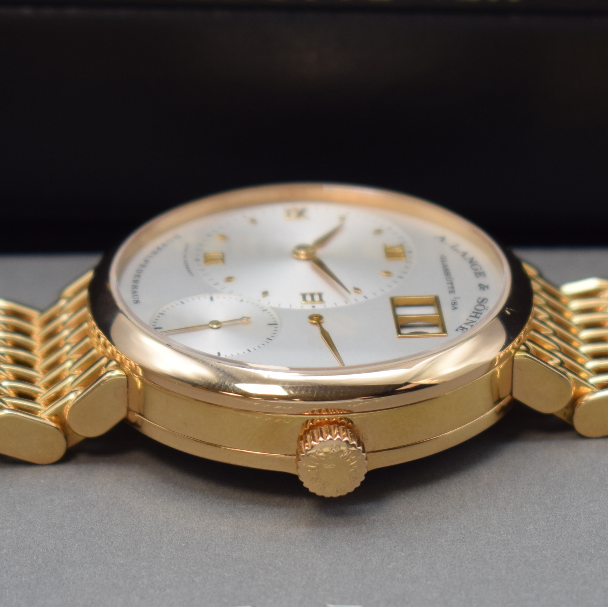 Detail d: A. LANGE & SÖHNE hochfeine und seltene Herrenarmbanduhr Modell "Little" Lange 1 Referenz 111.032 in Rosegold 750/000, Handaufzug, beids. ...