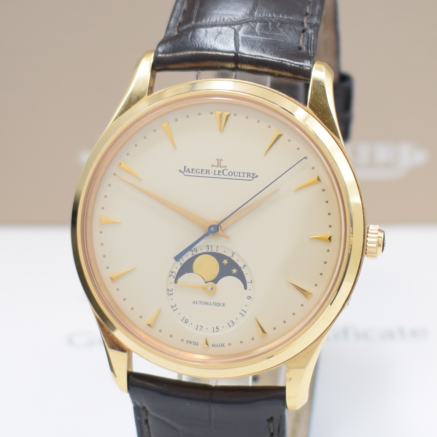 Detail a: Jaeger-LeCoultre Armbanduhr Master Ultra-Thin in Rosegold 750/000 Referenz Q1362520/176.2.64.S, Automatik, massives Goldgeh. beids. vergl., Boden und ...