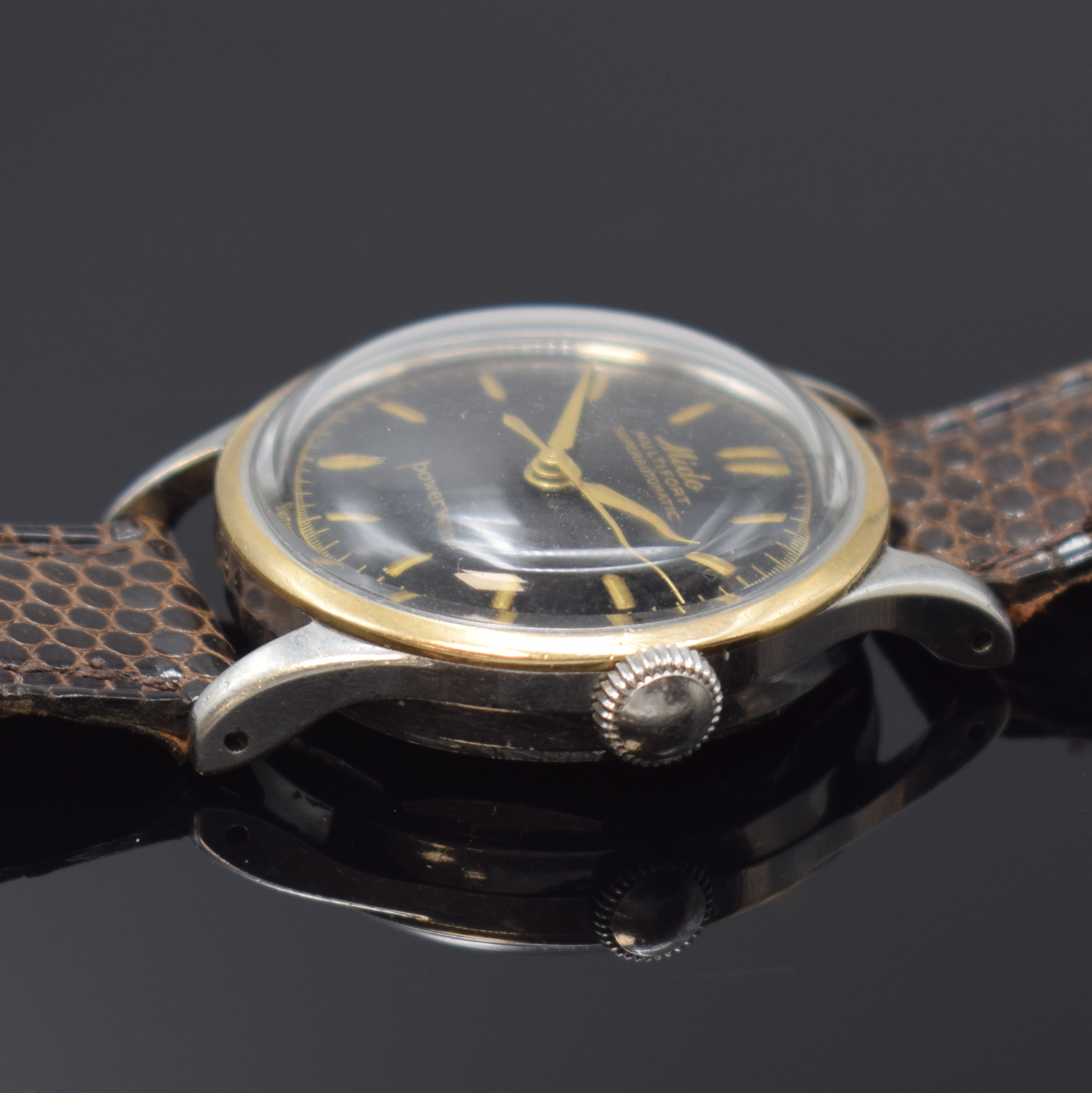 Detail b: MIDO Multifort Powerwind Herrenarmbanduhr, Schweiz um 1958, Edelstahlgeh., Boden verschr., Goldlünette aufgedr., schwarzes Zifferblatt altersbed. ...