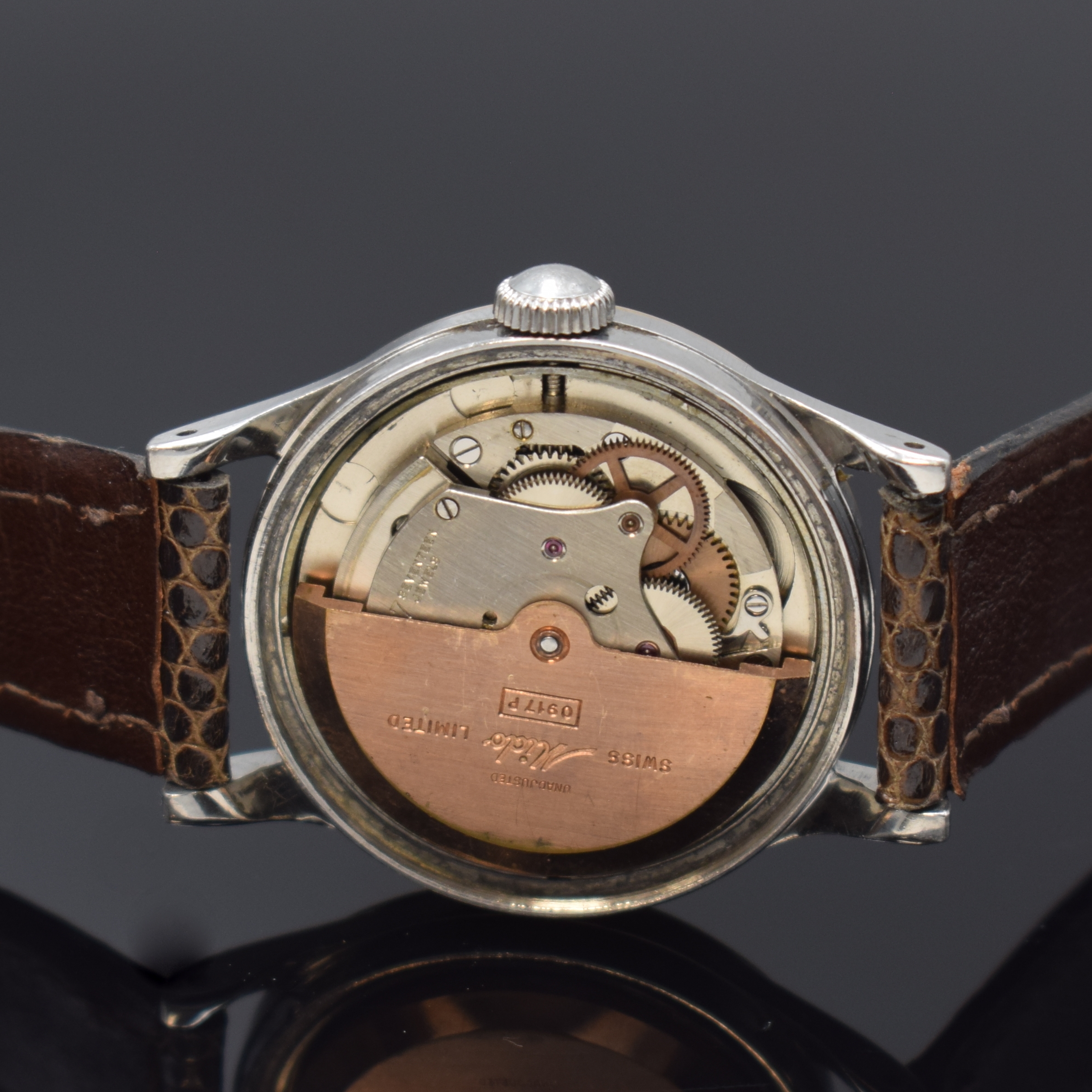 Detail d: MIDO Multifort Powerwind Herrenarmbanduhr, Schweiz um 1958, Edelstahlgeh., Boden verschr., Goldlünette aufgedr., schwarzes Zifferblatt altersbed. ...