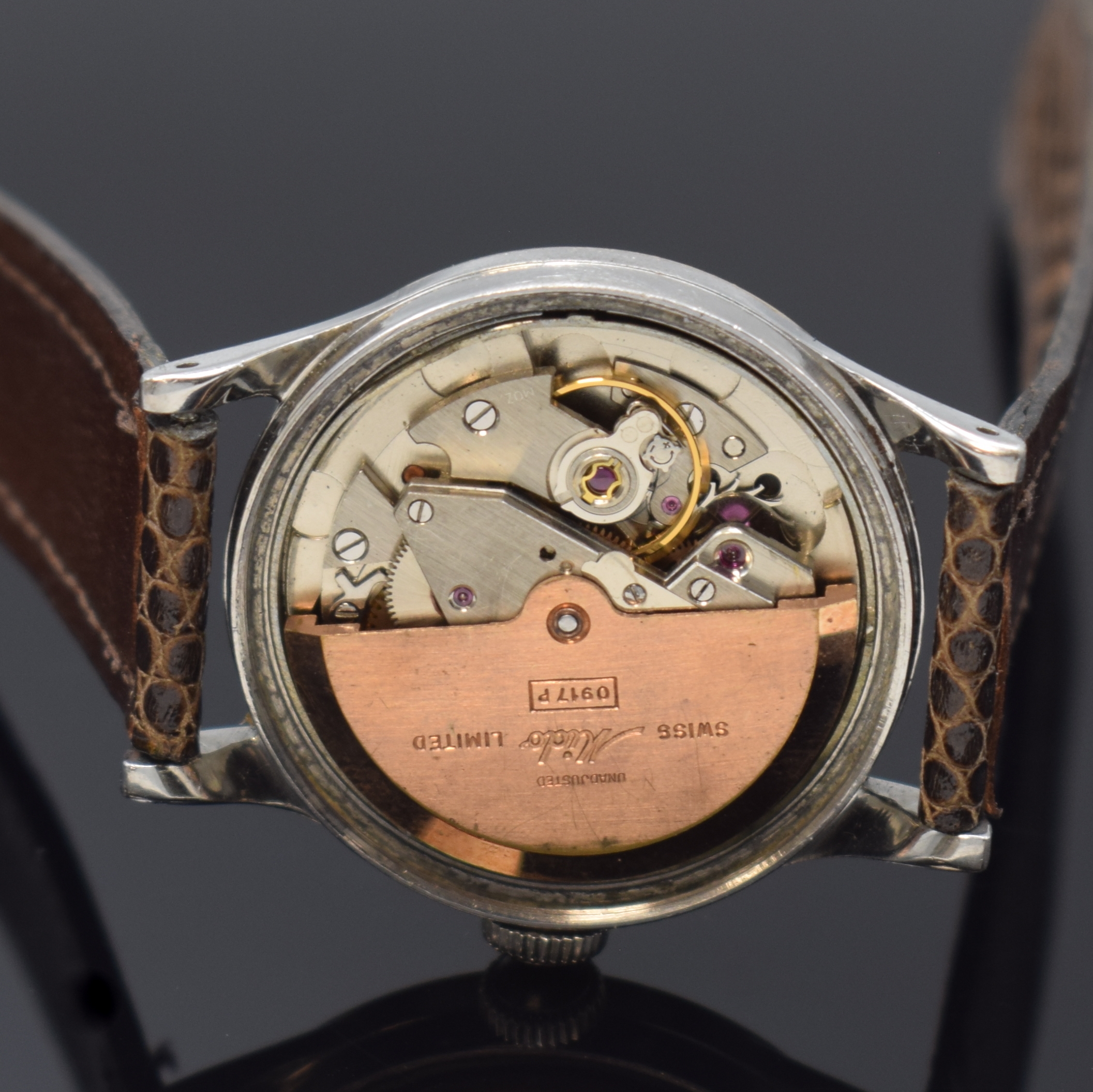 Detail e: MIDO Multifort Powerwind Herrenarmbanduhr, Schweiz um 1958, Edelstahlgeh., Boden verschr., Goldlünette aufgedr., schwarzes Zifferblatt altersbed. ...