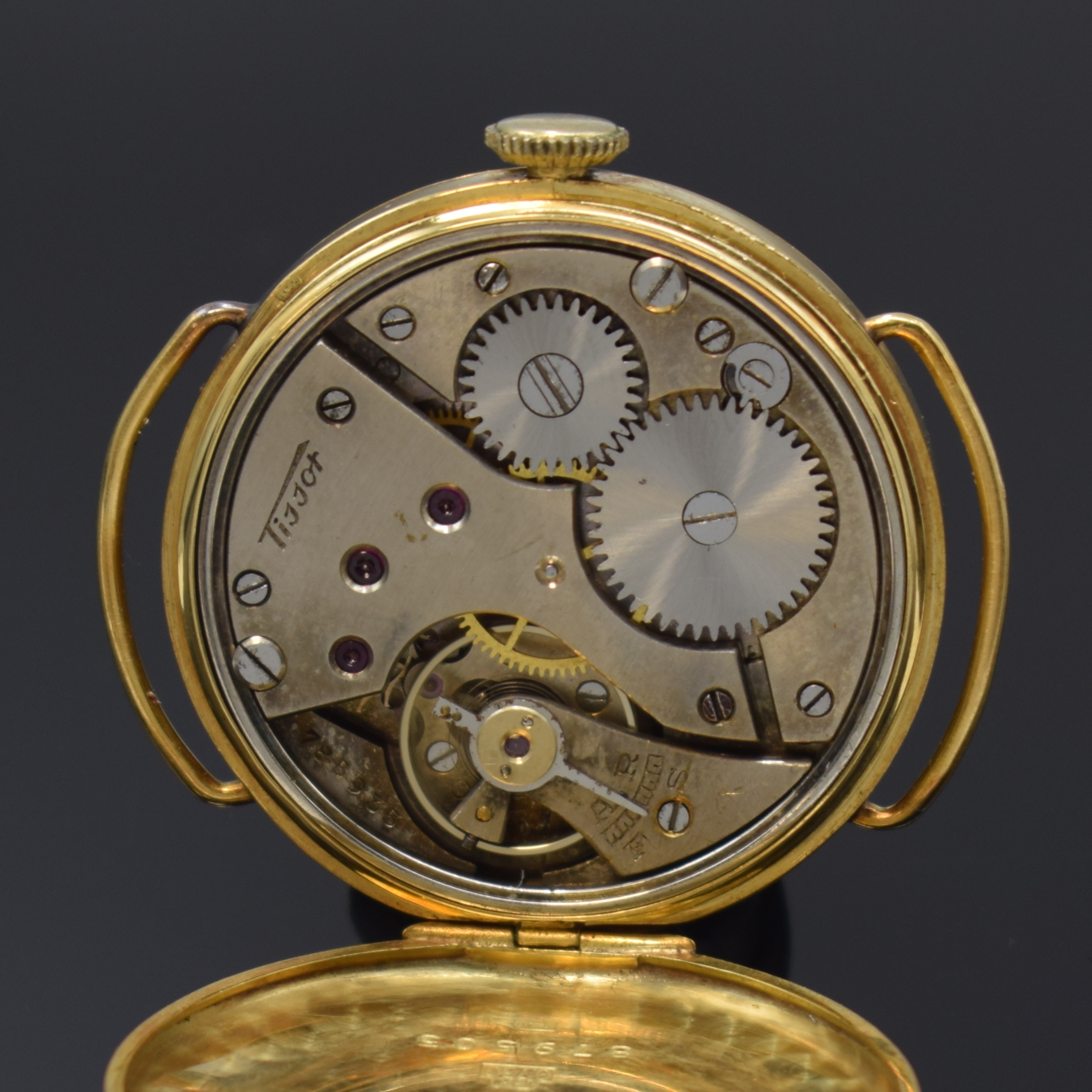 Detail d: TISSOT Antimagnetique Herrenarmbanduhr in GG 750/000, Schweiz um 1938, Handaufzug, Scharnierboden, Glasrand aufgedr., feste Bandanst., silb. ...