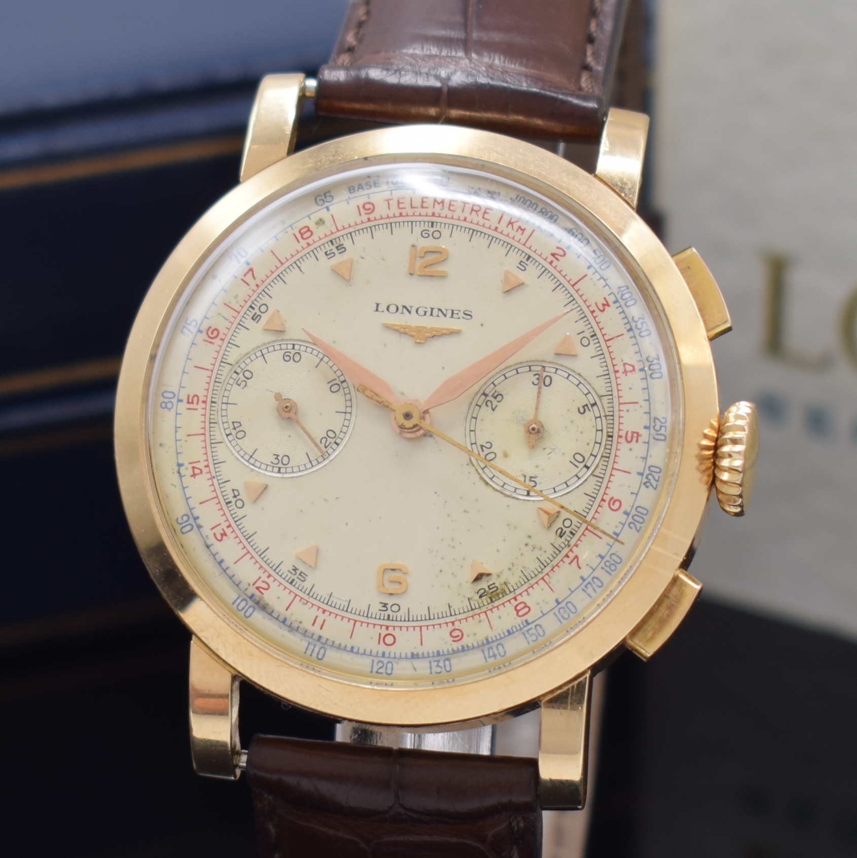 Detail a: LONGINES seltene Herrenarmbanduhr mit Flyback-Chronograph in Rosegold 750/000 Referenz 6234, Schweiz um 1955, Handaufzug, 3-teil. Geh. dell., Boden ...