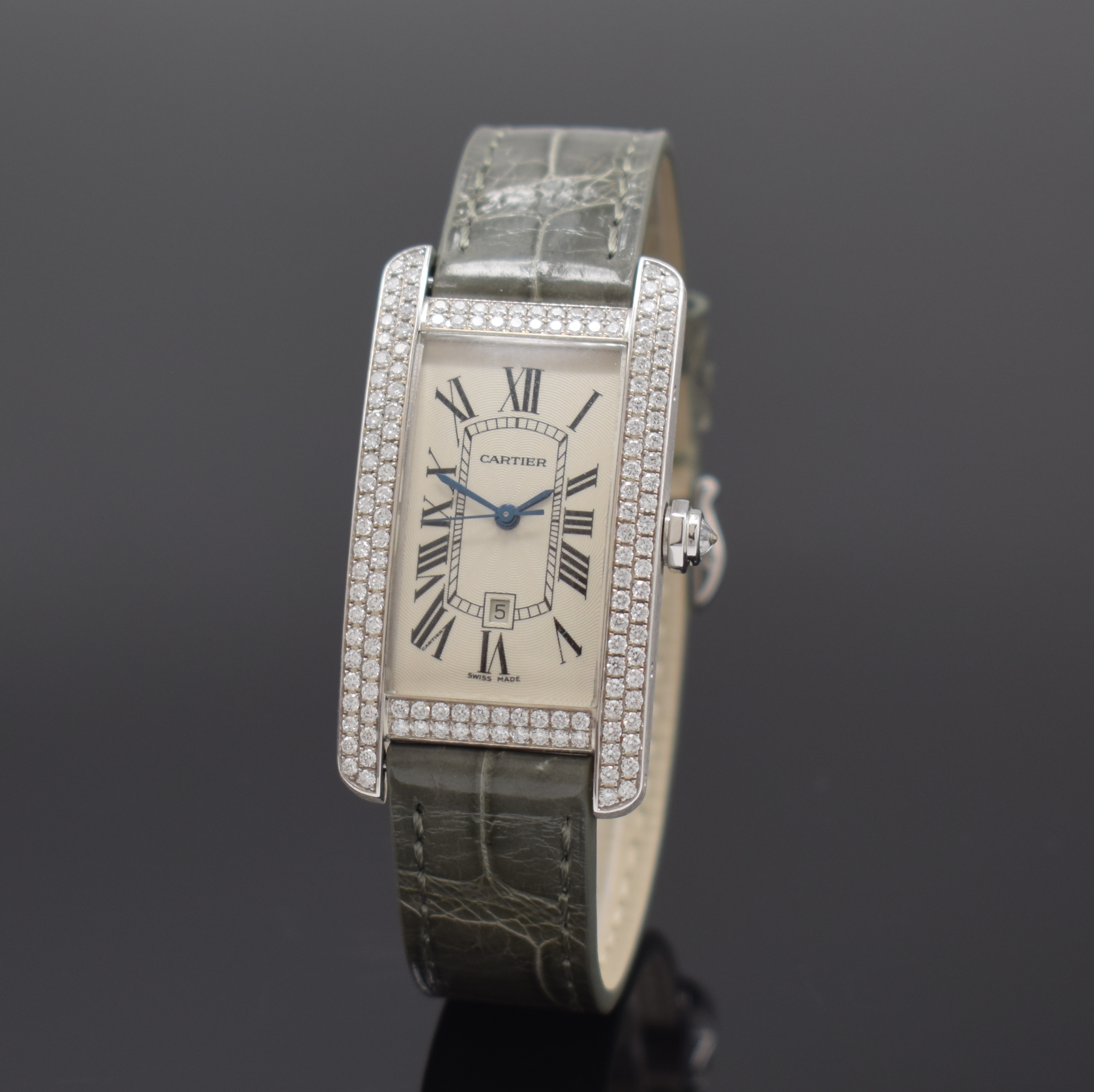 CARTIER Tank Americaine in WG 750/000 mit Brillanten Referenz 2490, Automatik, Schweiz um 2000, massives Goldgeh. inkl. Lederband m. orig. WG 750/000 ...