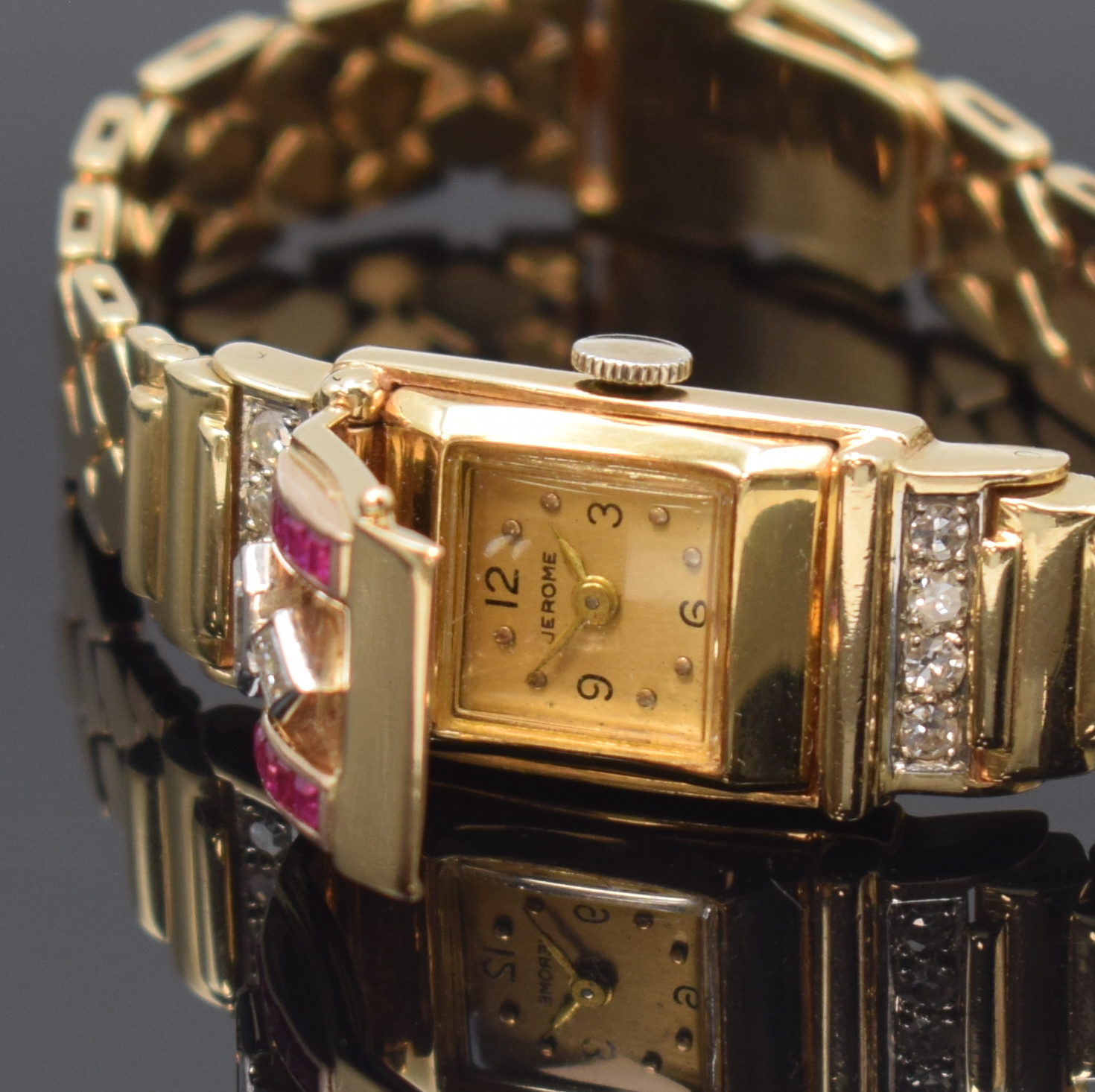 Detail a: Ausgefallene Damenarmbanduhr in Rosegold 585/000 mit Diamanten und Rubinen, Handaufzug, Schweiz/USA um 1940, wohl Juweliersarbeit, Boden aufgedr., ...