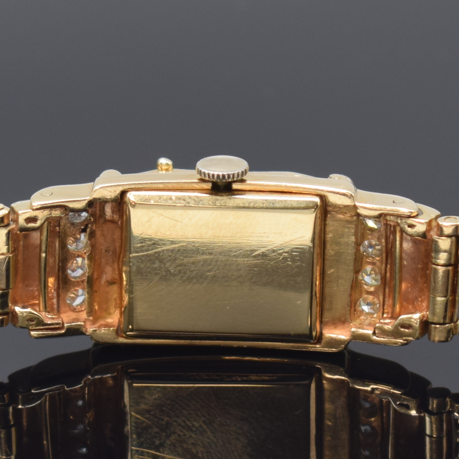 Detail c: Ausgefallene Damenarmbanduhr in Rosegold 585/000 mit Diamanten und Rubinen, Handaufzug, Schweiz/USA um 1940, wohl Juweliersarbeit, Boden aufgedr., ...