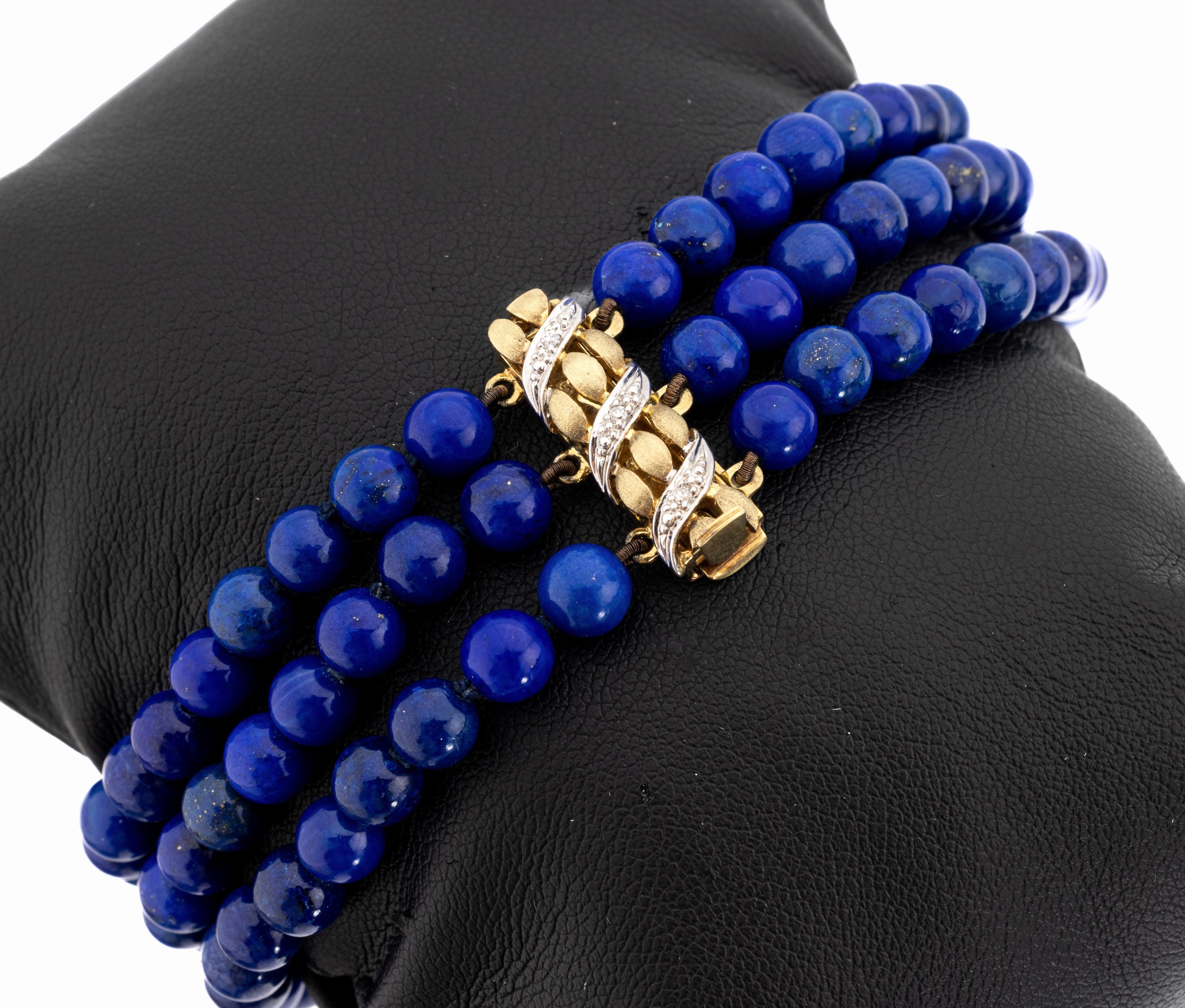 3-rhg. Lapislazuli-Diamant-Armband, GG/WG 585/000, dunkelblaue Kugeln, D. ca. 6 mm, Zwischenglieder und Schließe in GG, Schließe mit in WG ...