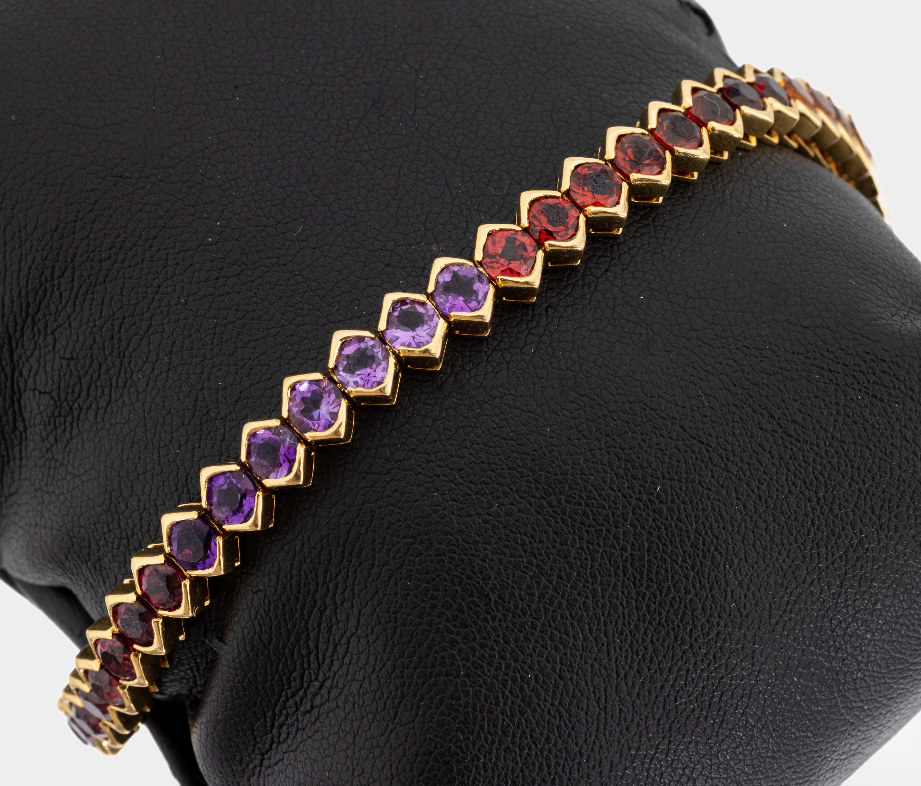 18 kt Gold Farbstein-Armband, GG 750/000, facett. Peridot, Citrin, Granat, Turmalin und Amethysten zus. ca. 20.0 ct, L. ca. 18.5 cm, Kastenschloss ...