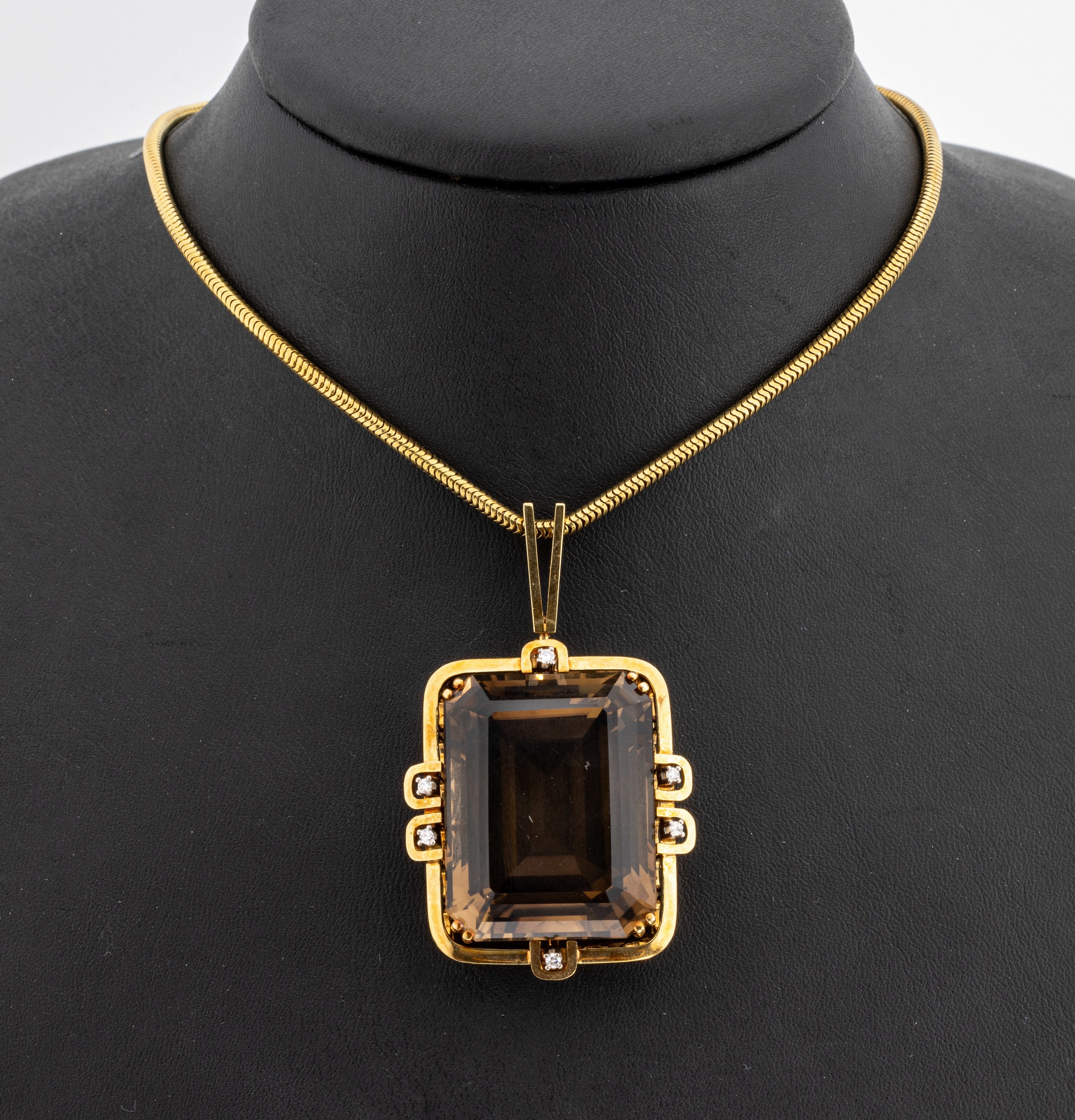14 kt Gold Rauchquarz-Diamant-Anhänger, GG 585/000, facett. Rauchquarz-Achteck ca. 75 ct,6 kl. 8/8-Diamanten, aufwändige Unterkaderung,schwere ...