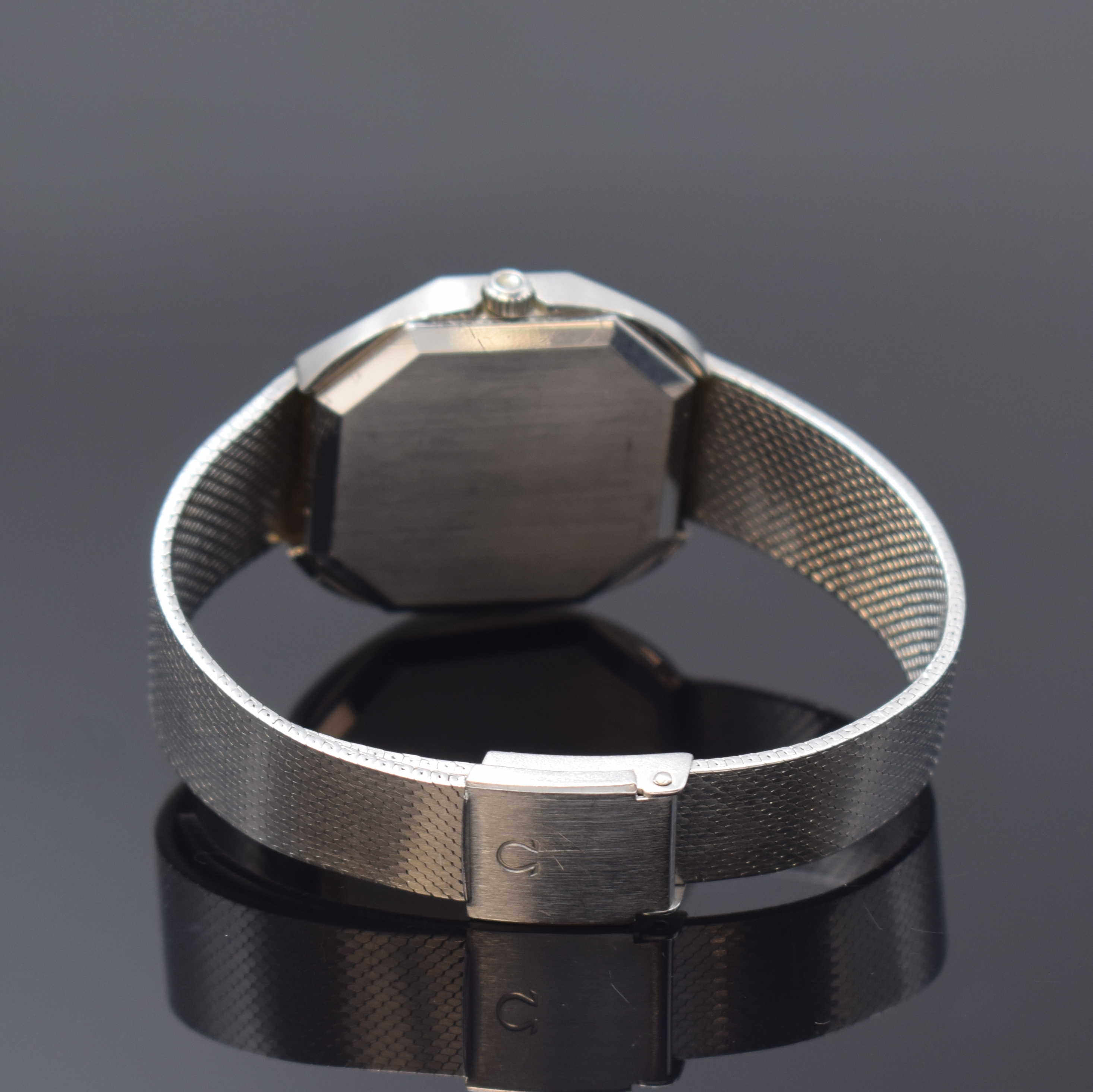 Detail b: OMEGA Constellation Herrenarmbanduhr Referenz 191.0012/13 - 391.0011, Schweiz um 1980, quarz, Edelstahlgeh. inkl. integr. original Edelstahlband, ...