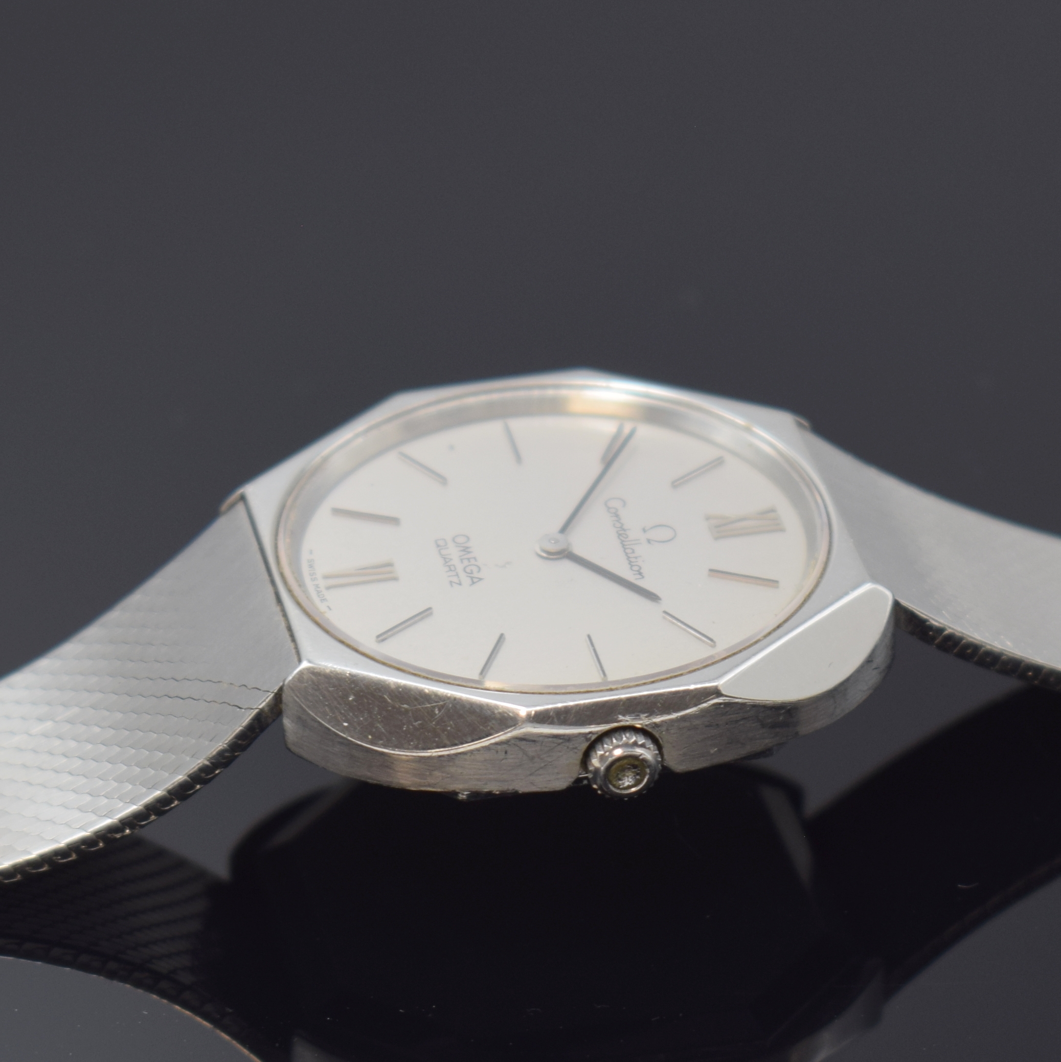 Detail c: OMEGA Constellation Herrenarmbanduhr Referenz 191.0012/13 - 391.0011, Schweiz um 1980, quarz, Edelstahlgeh. inkl. integr. original Edelstahlband, ...
