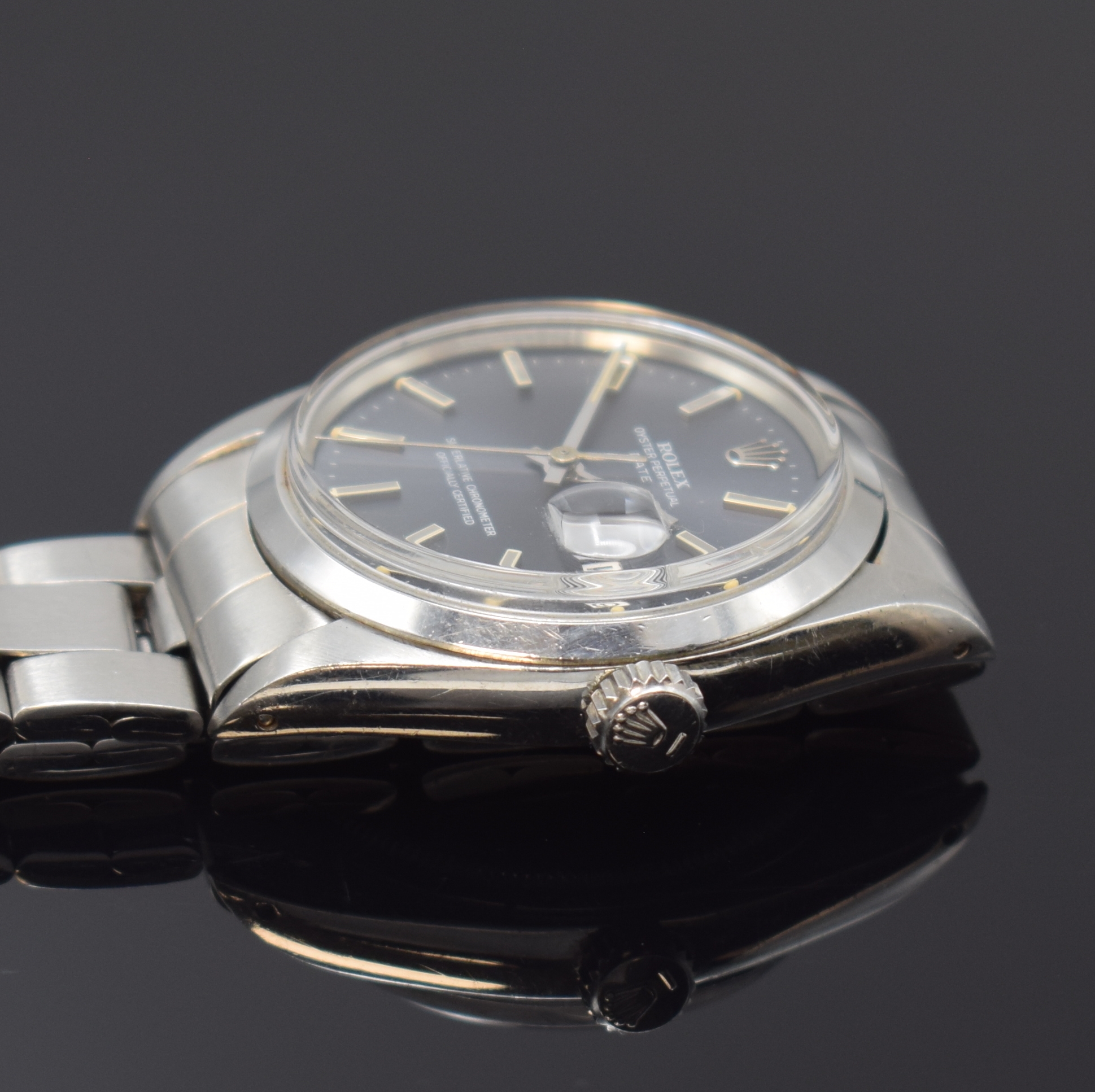 Detail c: ROLEX Herrenarmbanduhr Oyster Perpetual Date Referenz 1500, Automatik, Schweiz lt. Boden-stempel 2. Quartal 1971, Edelstahlgeh. inkl. gefaltetem ...