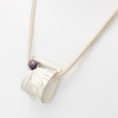 26833031a - Anhänger mit Süßwasserzuchtperle an Kette, 925er Silber, auberginenfarb. ...