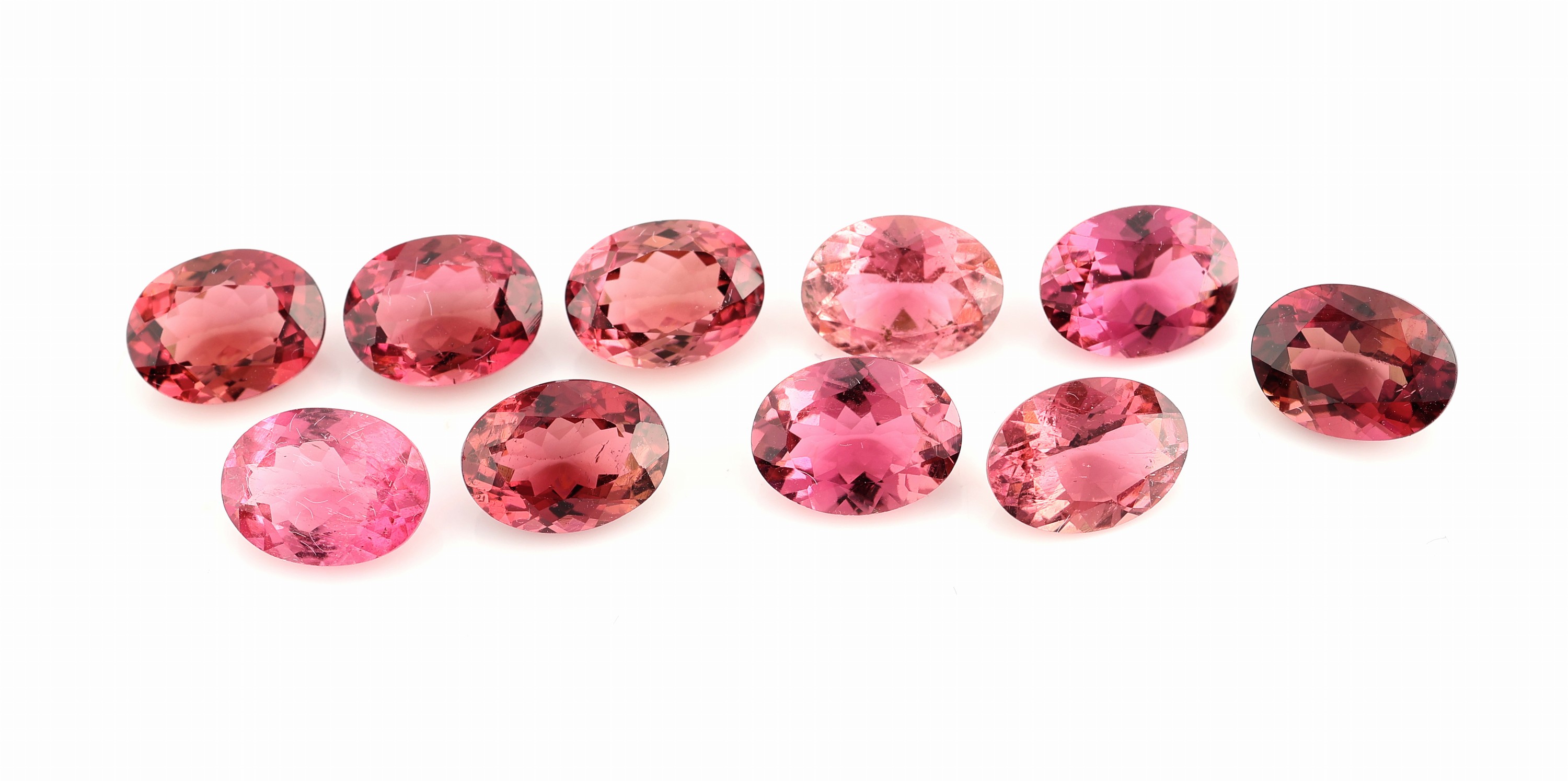 Lot 10 lose Turmaline, zus. ca. 12.0 ct, ovalfacett. in versch. Größen und Pinknuancen