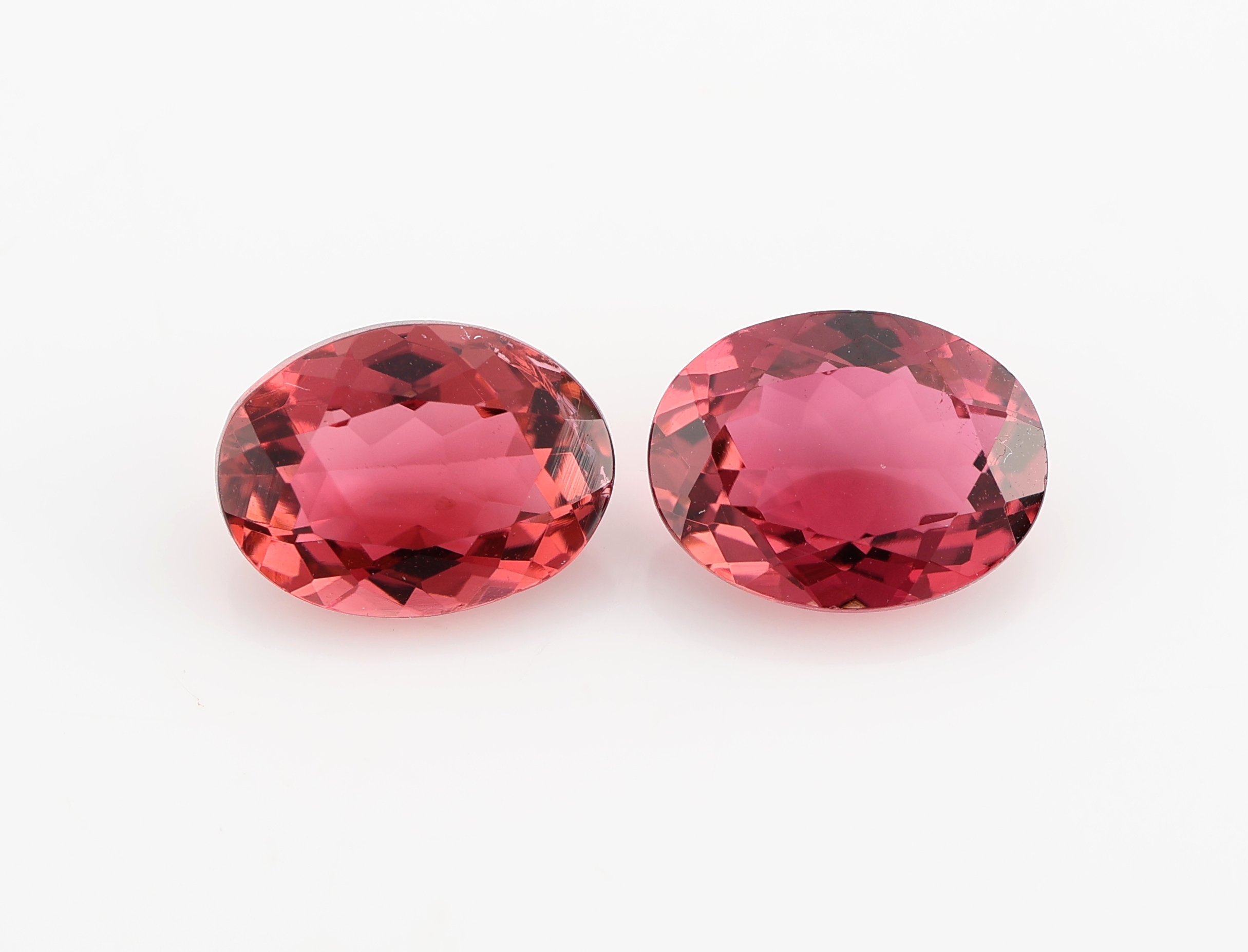 Detail a: Lot 10 lose Turmaline zus. ca. 11.5 ct, ovalfacett. in versch. Größen und Farbnuancen