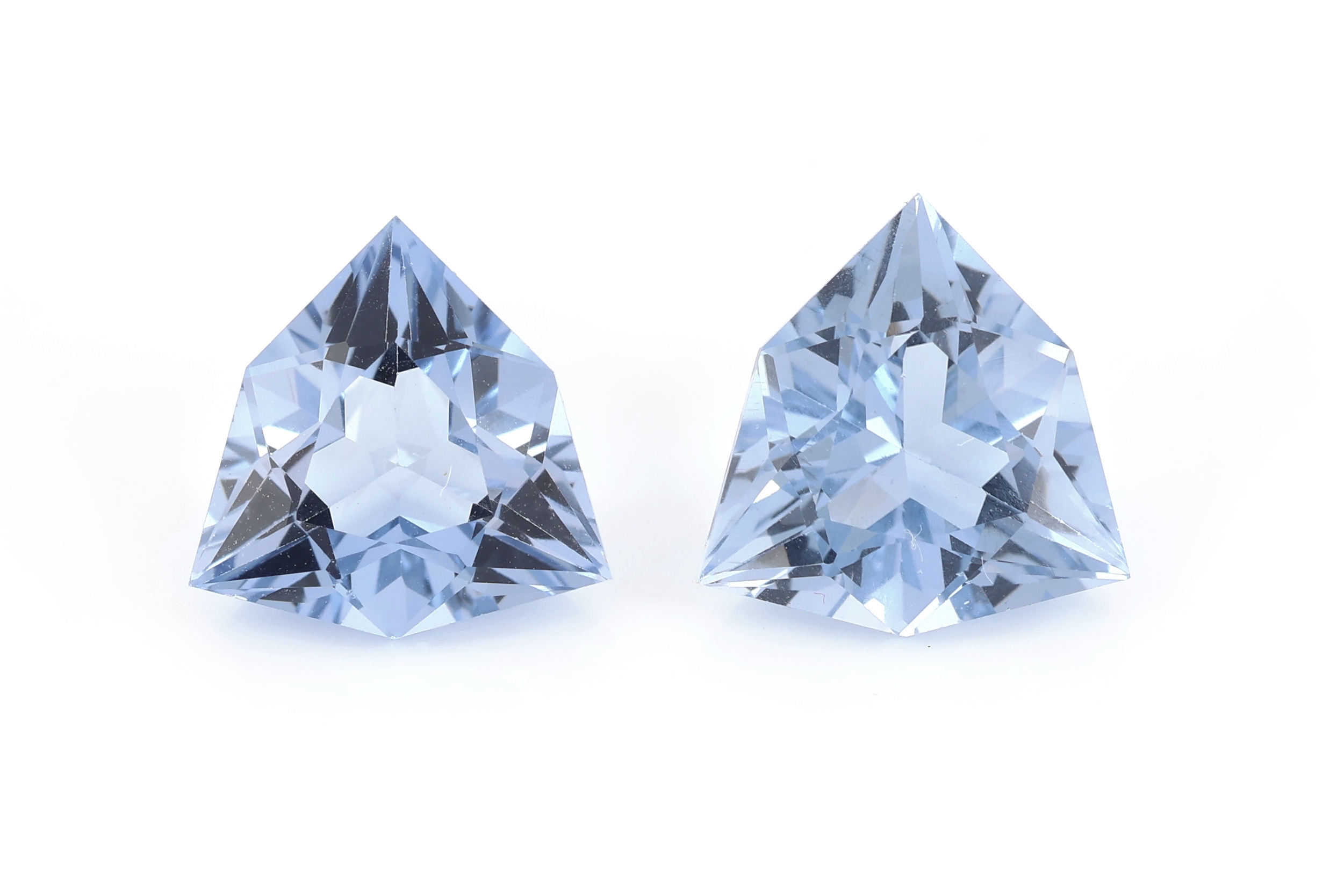 Lot 2 lose Aquamarine zus. ca. 7.4 ct, Trillantschliff, schöne Farbe
