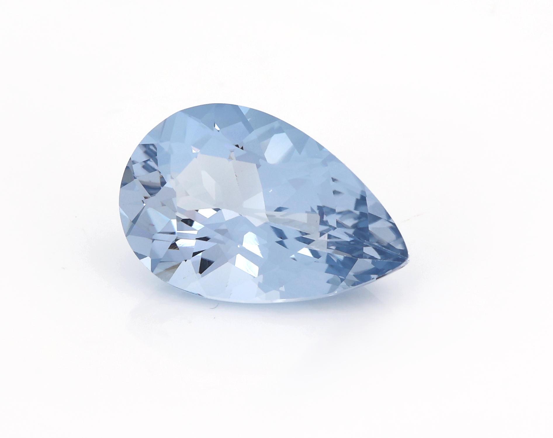Detail a: Loser Aquamarin ca. 10.9 ct, facett. Tropfen, ca. 19.3 x 12.7 x 8.8 mm, schöner Farbe