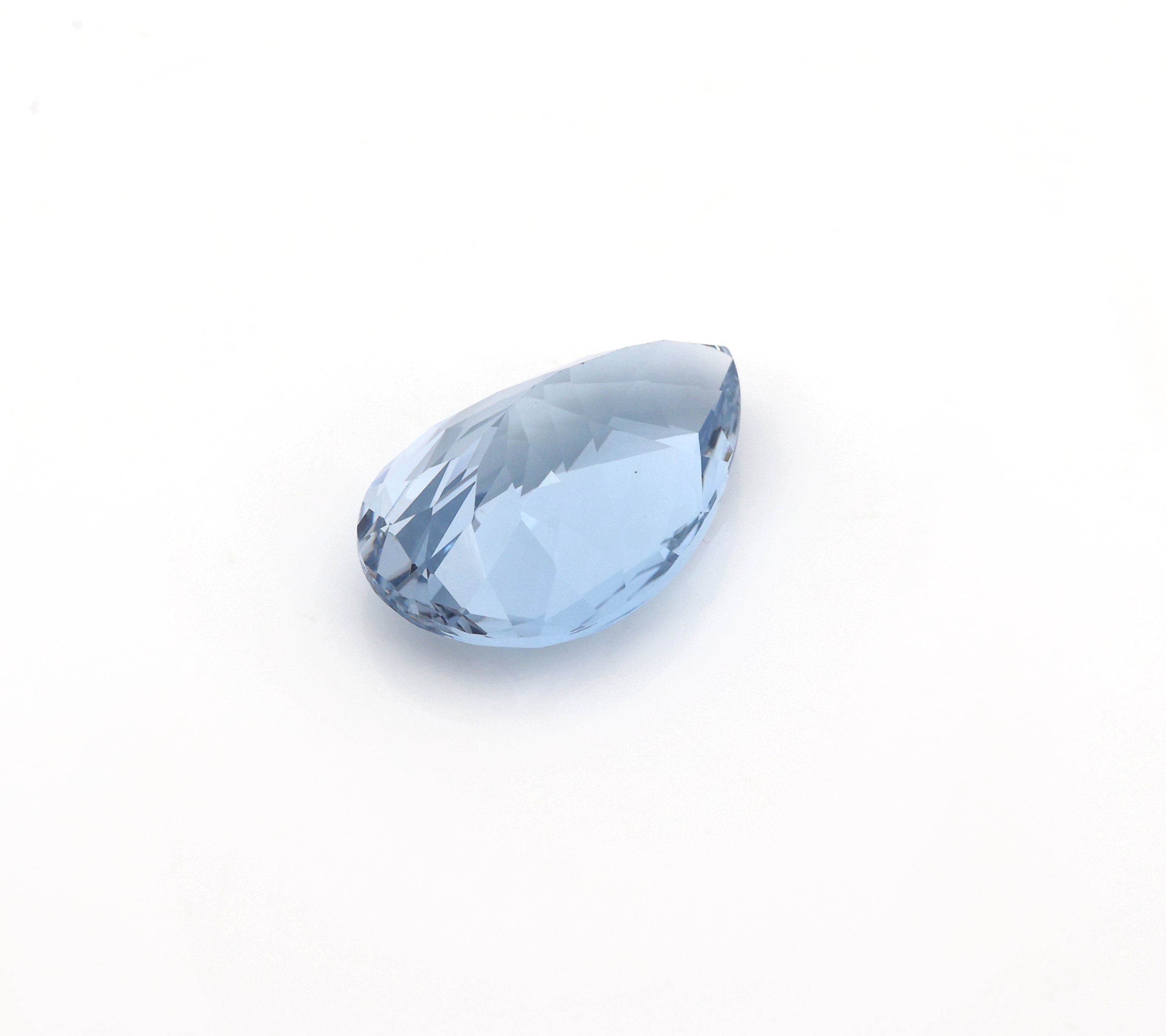 Detail b: Loser Aquamarin ca. 10.9 ct, facett. Tropfen, ca. 19.3 x 12.7 x 8.8 mm, schöner Farbe