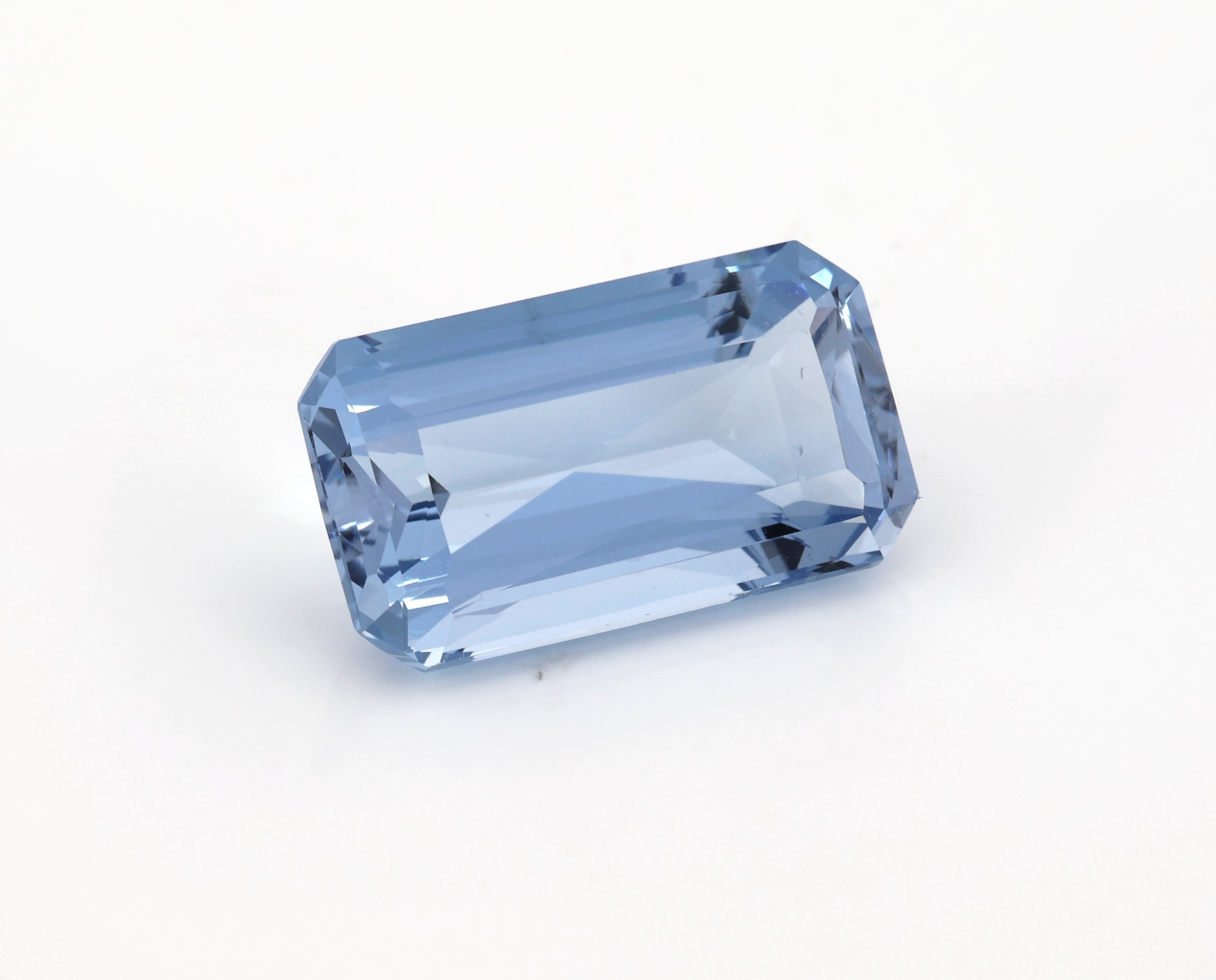 Detail a: Loser Aquamarin ca. 12.5 ct, ca. 18.9 x 10.7 x 7.9 mm, von schöner Farbe