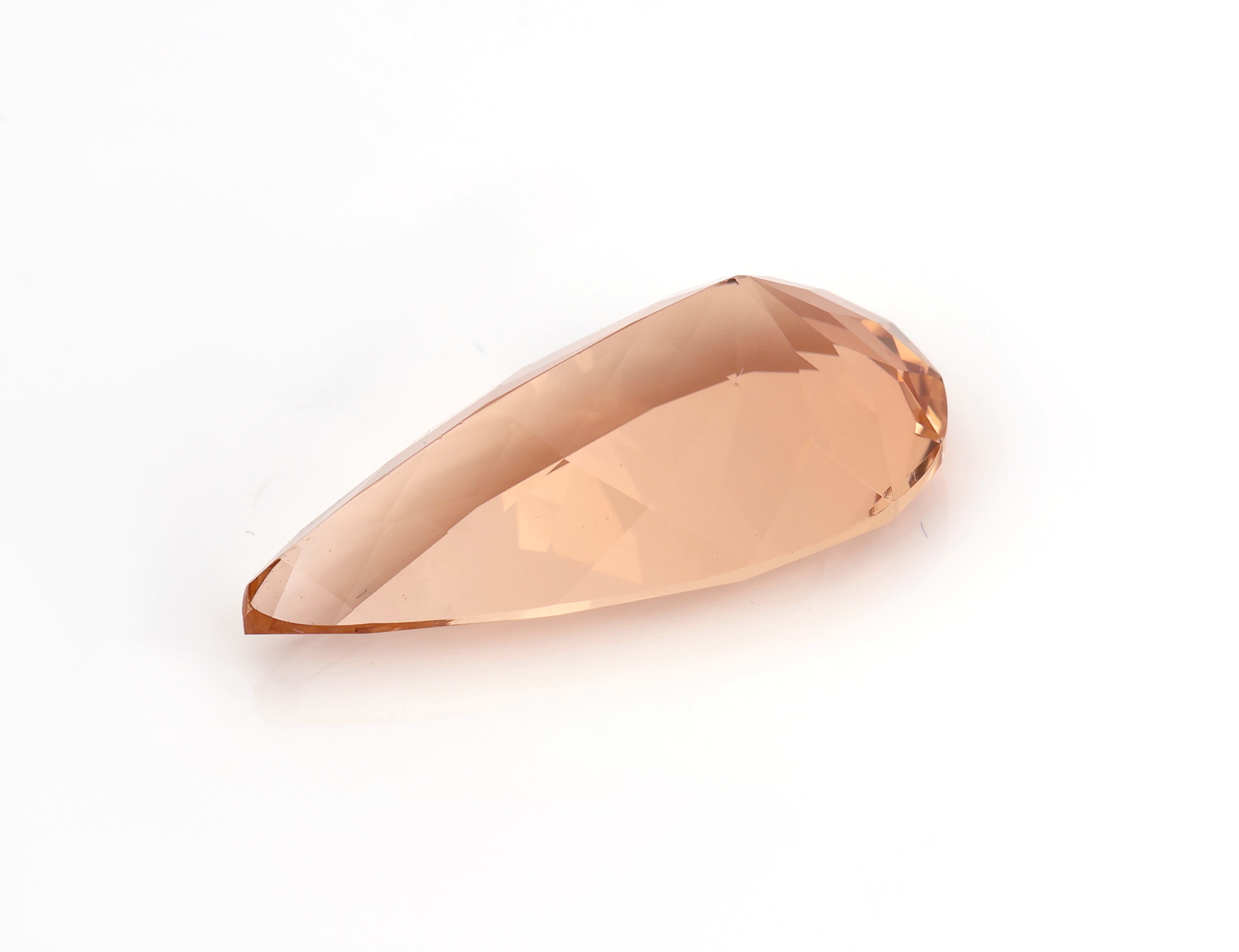 Detail a: Loser Imperialtopas, ca. 34.8 ct, facett. Tropfen, light reddish orange, ca. 31.1 x 16.1x 10.5 mm