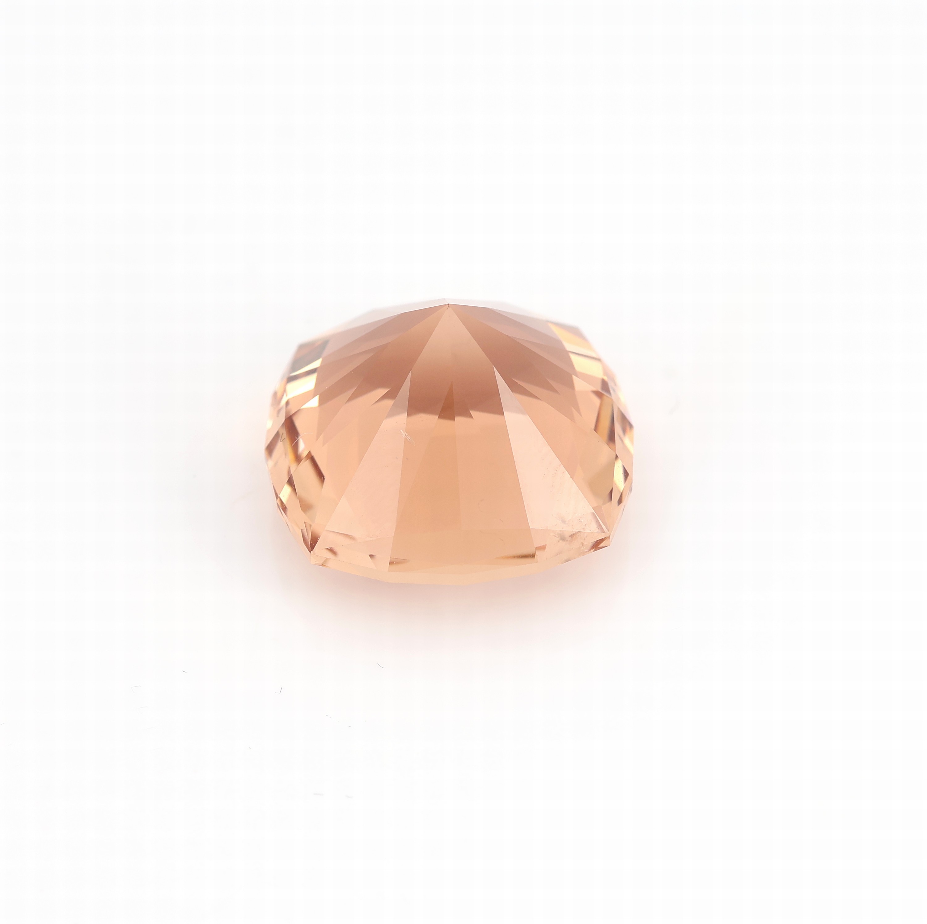 Detail a: Loser Imperial Topas ca. 28.80 ct, facett. Kissenschliff, Light Reddish Orange, ca. 18.3 x 18.2 x 12.4 mm