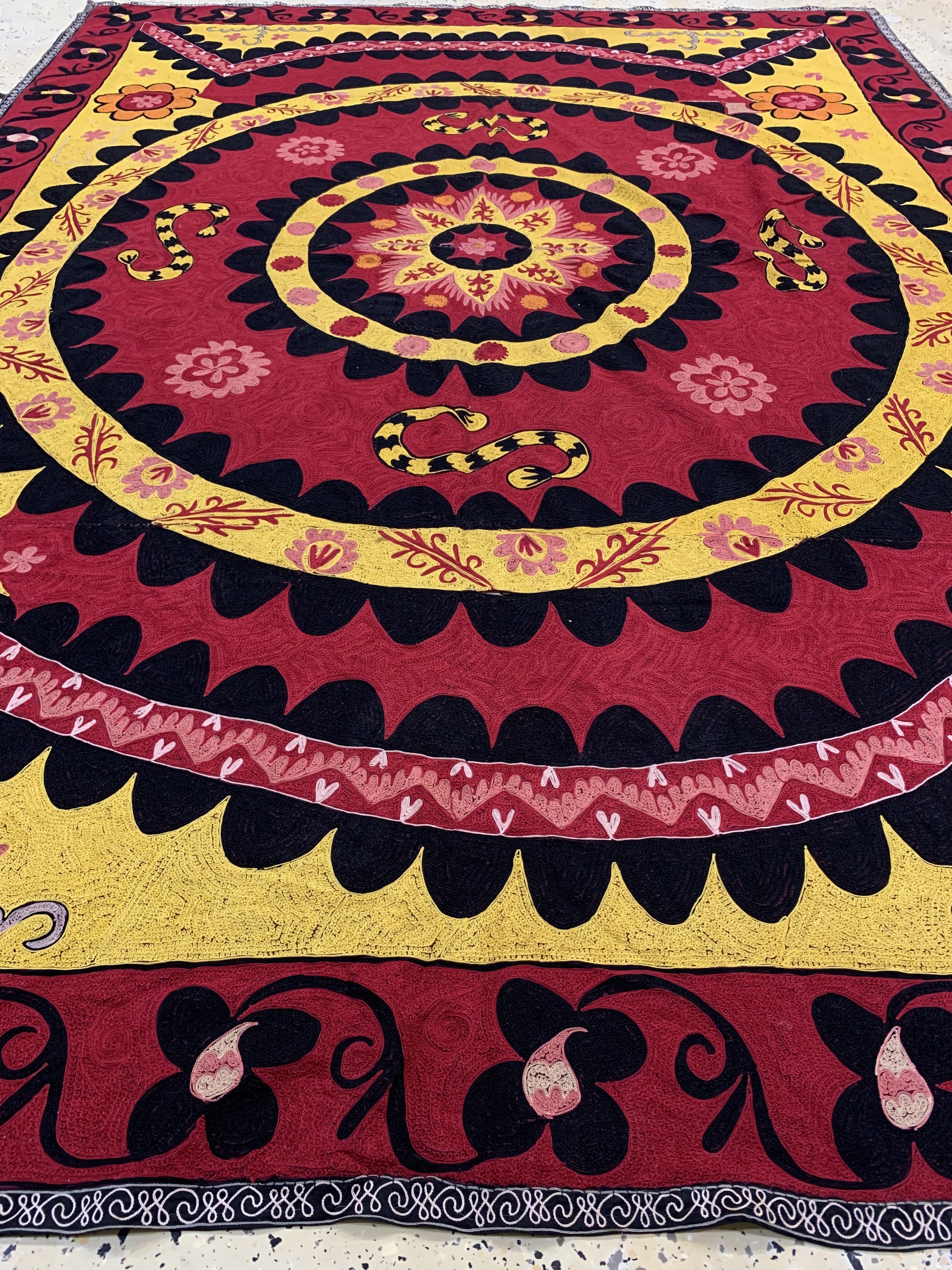 Detail f: Tadschiken Seiden-Susani, Tadschikistan, Anfang 20.Jhd, Seide-Baumwollstickerei, ca. 270 x 190 cm, EHZ: 2