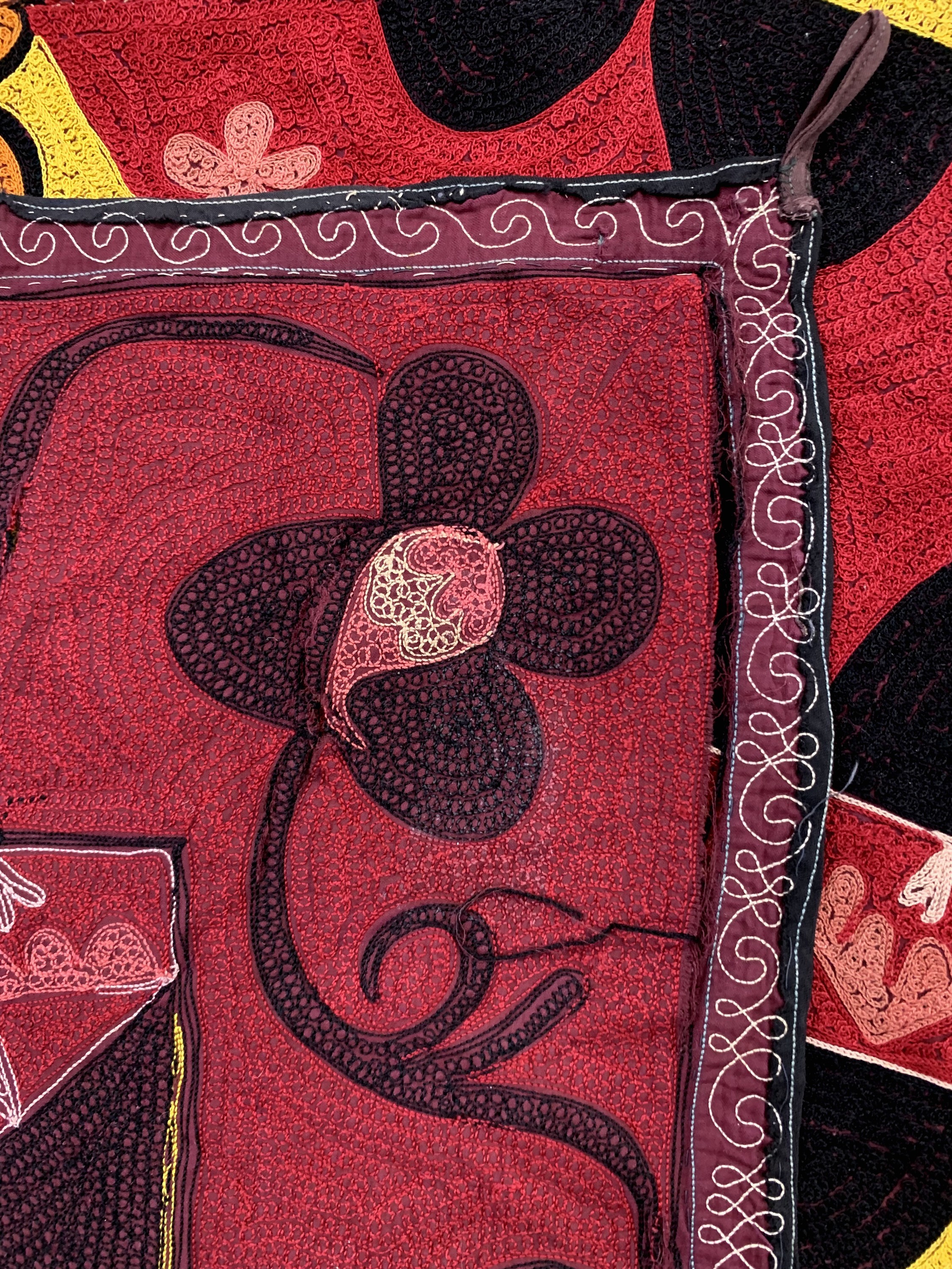 Detail g: Tadschiken Seiden-Susani, Tadschikistan, Anfang 20.Jhd, Seide-Baumwollstickerei, ca. 270 x 190 cm, EHZ: 2