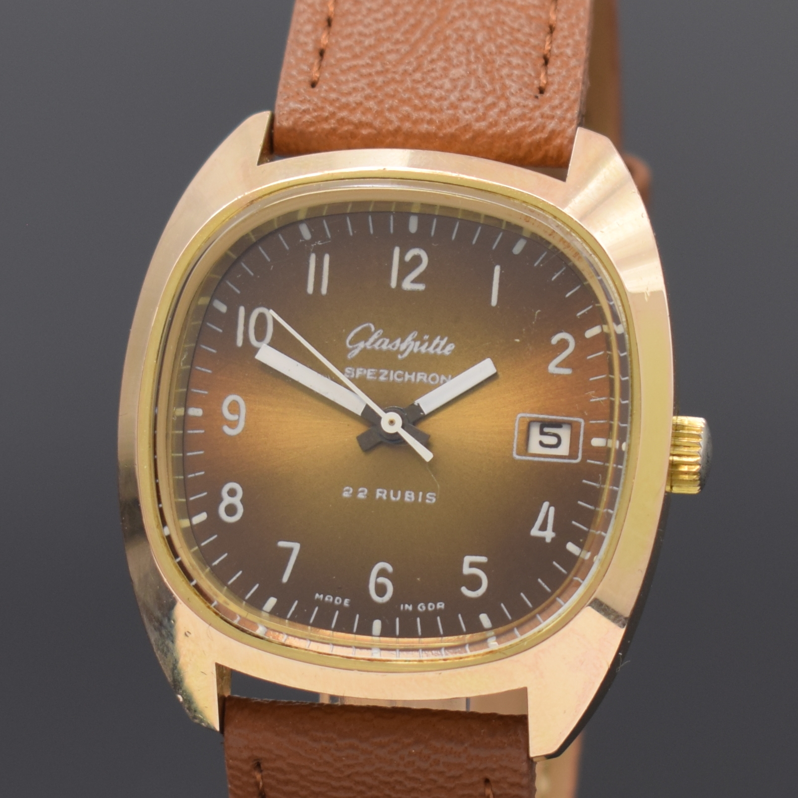 Detail a: GLASHÜTTE Spezichron Herrenarmbanduhr, DDR um 1975, verg. Metallgeh., Stahlboden aufgedr., braun/goldenes Zifferbl., 22 St., Kal. GUB 11-27, D. ca. ...