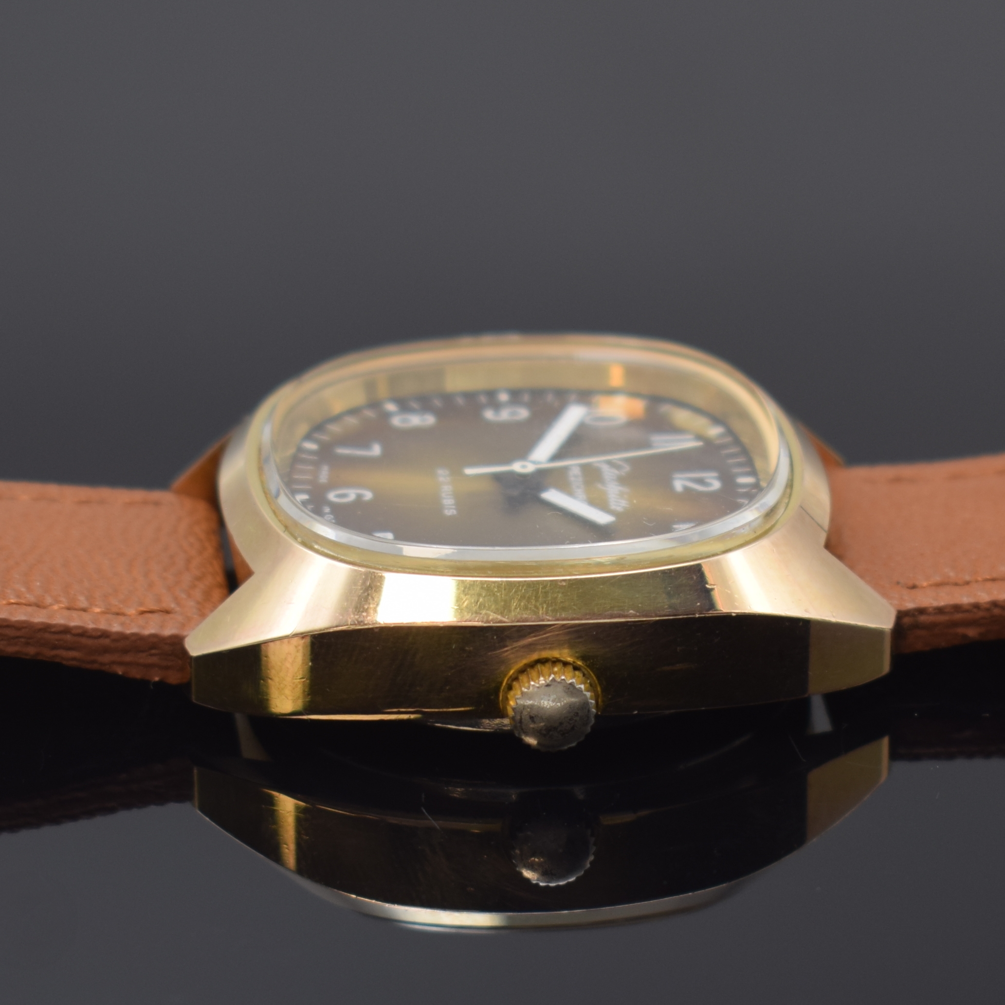 Detail b: GLASHÜTTE Spezichron Herrenarmbanduhr, DDR um 1975, verg. Metallgeh., Stahlboden aufgedr., braun/goldenes Zifferbl., 22 St., Kal. GUB 11-27, D. ca. ...