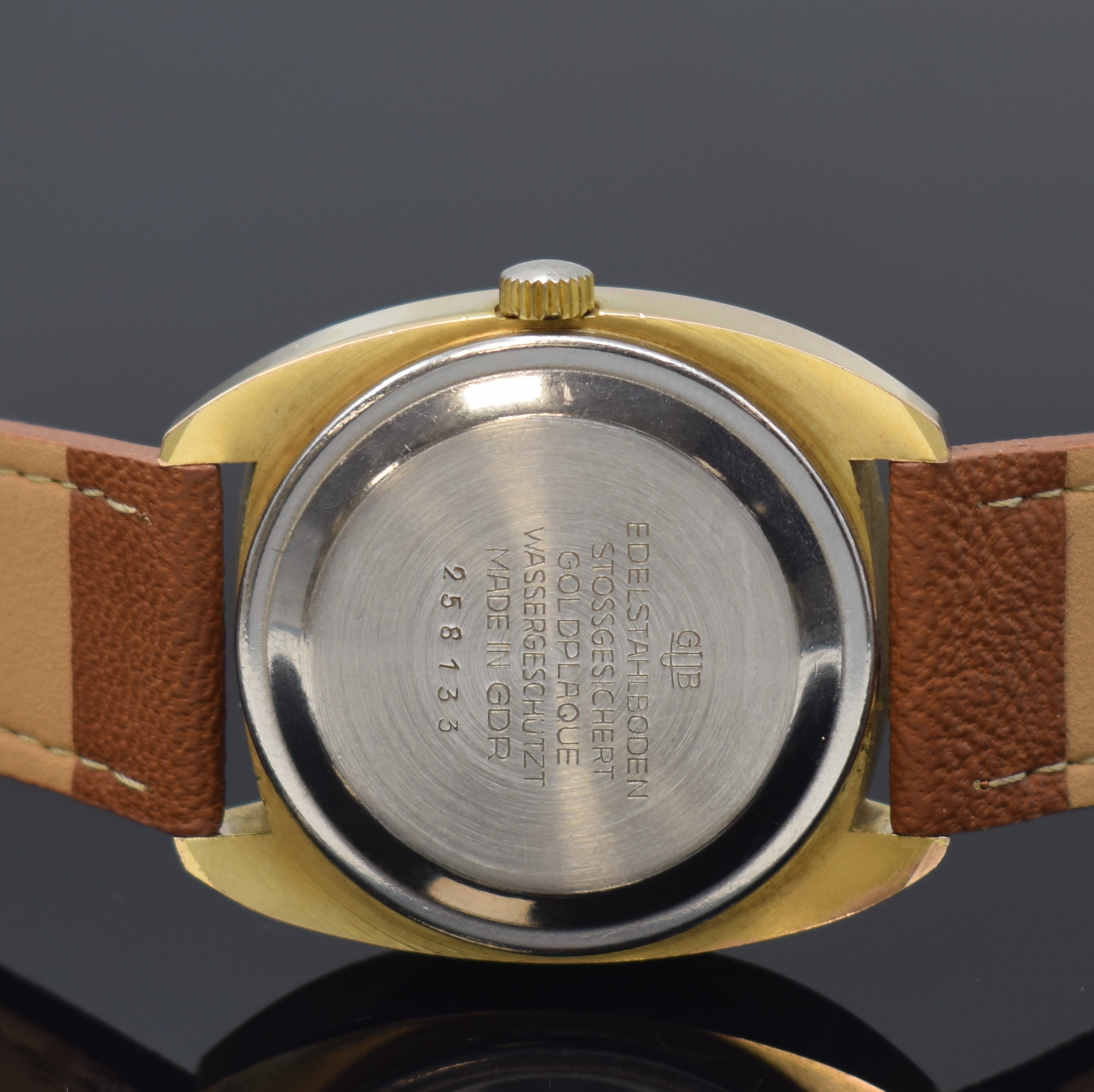 Detail c: GLASHÜTTE Spezichron Herrenarmbanduhr, DDR um 1975, verg. Metallgeh., Stahlboden aufgedr., braun/goldenes Zifferbl., 22 St., Kal. GUB 11-27, D. ca. ...