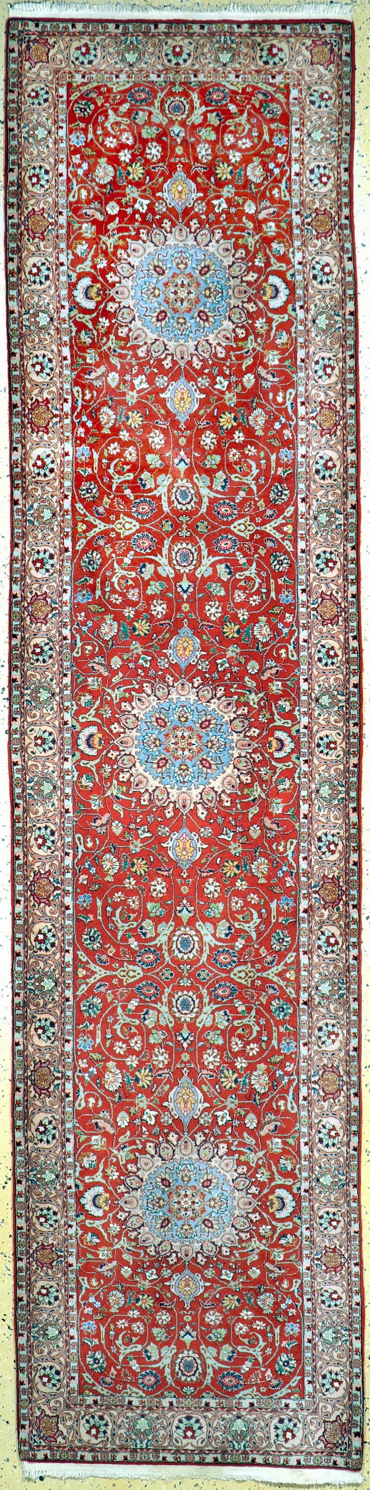 Täbriz fein, China, Ende 20.Jhd, Korkwolle auf Baumwolle, ca. 337 x 80 cm, EHZ: 2