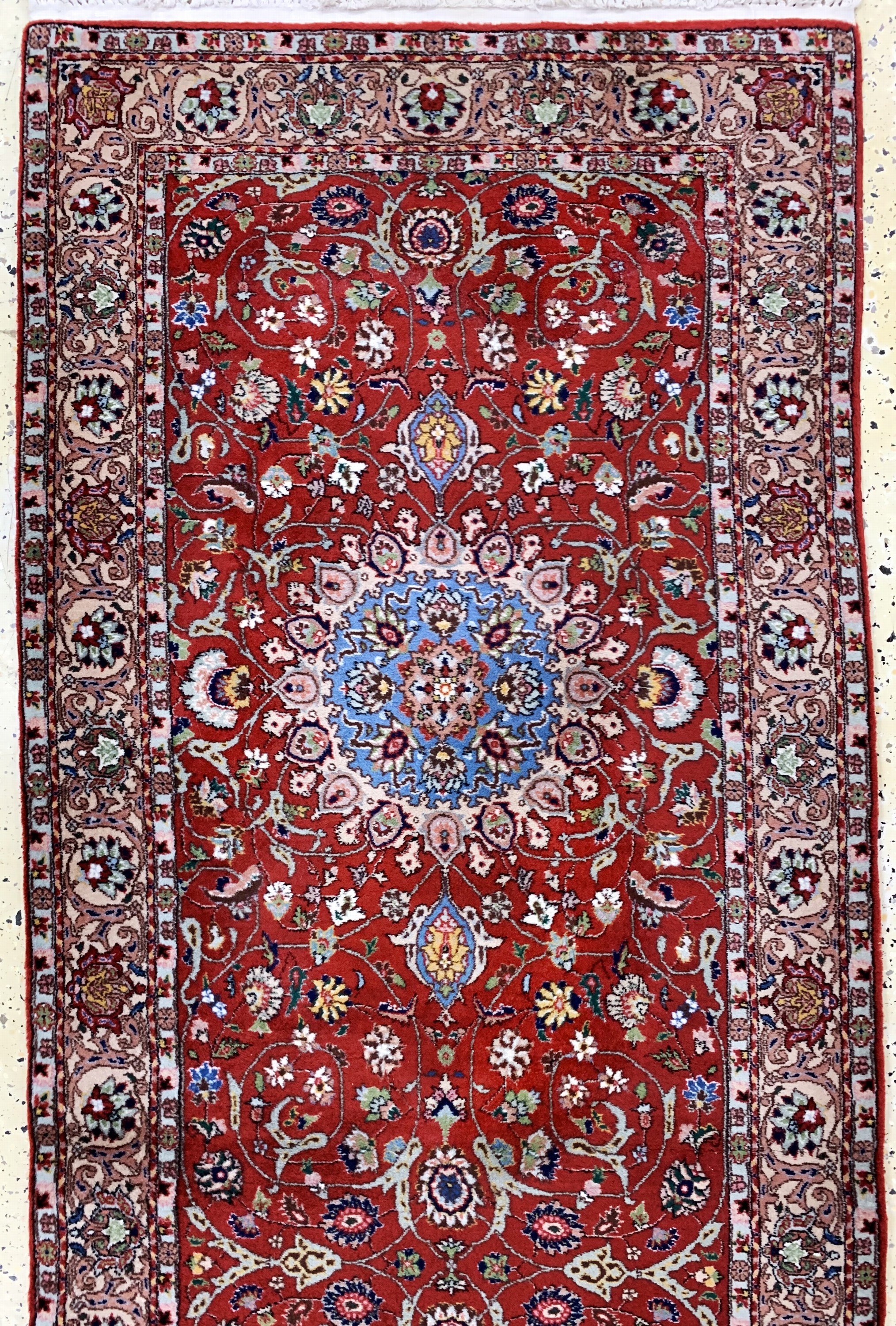 Detail a: Täbriz fein, China, Ende 20.Jhd, Korkwolle auf Baumwolle, ca. 337 x 80 cm, EHZ: 2