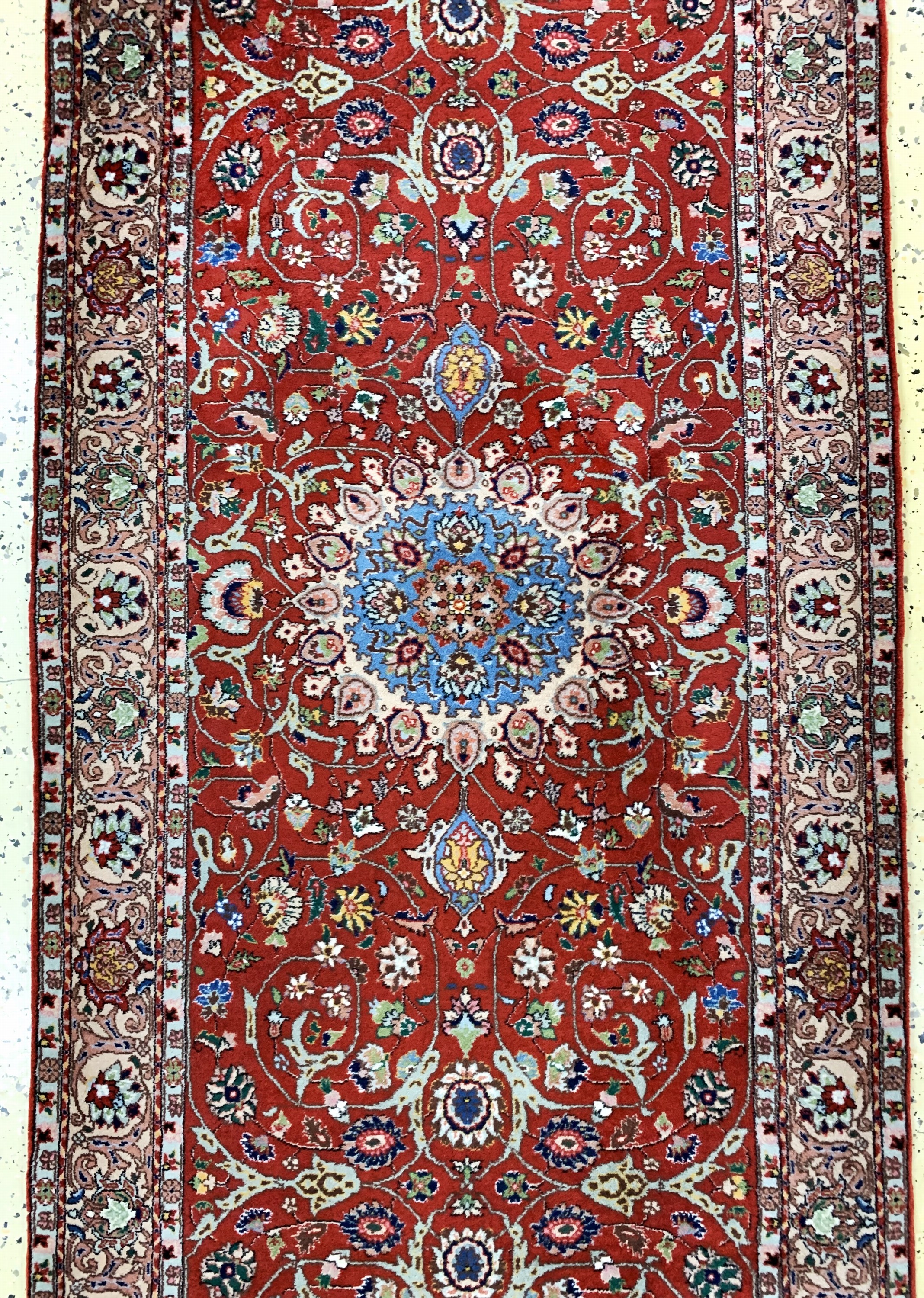Detail b: Täbriz fein, China, Ende 20.Jhd, Korkwolle auf Baumwolle, ca. 337 x 80 cm, EHZ: 2