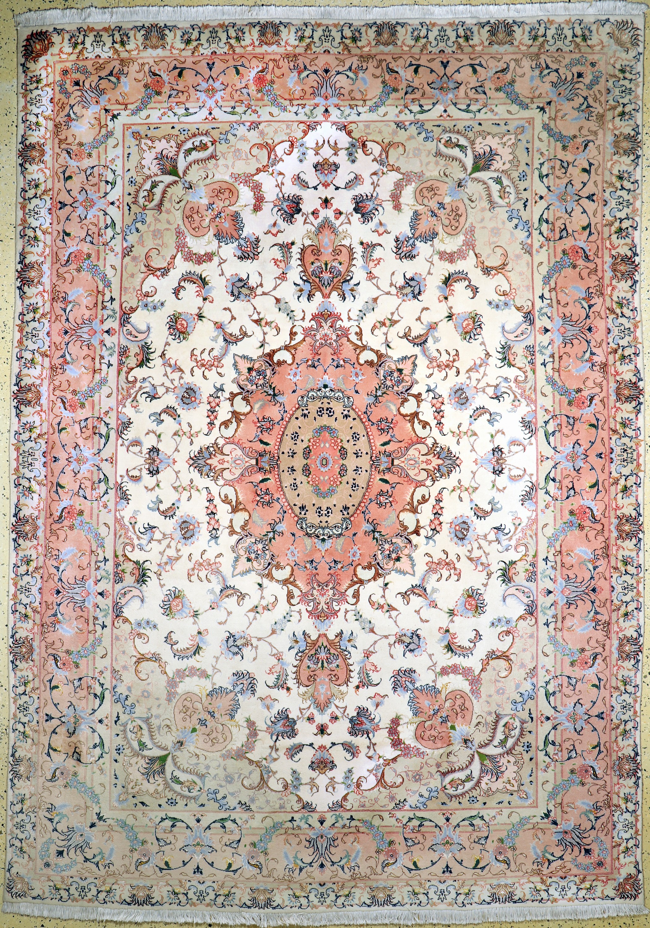 Täbriz(40 Raj), Persien, Ende 20.Jhd, Wollemit Seide auf Baumwoll, ca. 345 x 245 cm, verblasst, EHZ: 2