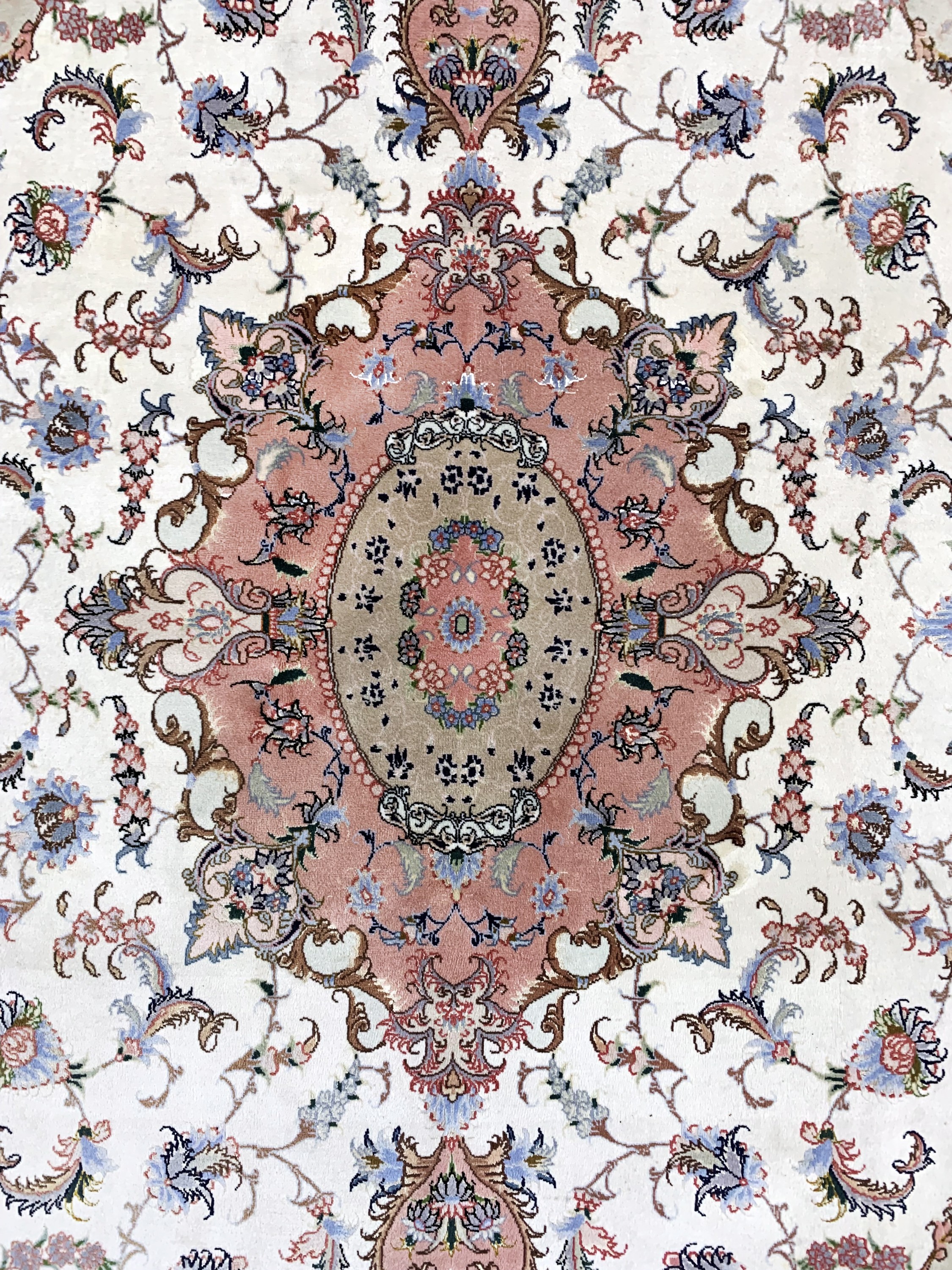 Detail c: Täbriz(40 Raj), Persien, Ende 20.Jhd, Wollemit Seide auf Baumwoll, ca. 345 x 245 cm, verblasst, EHZ: 2