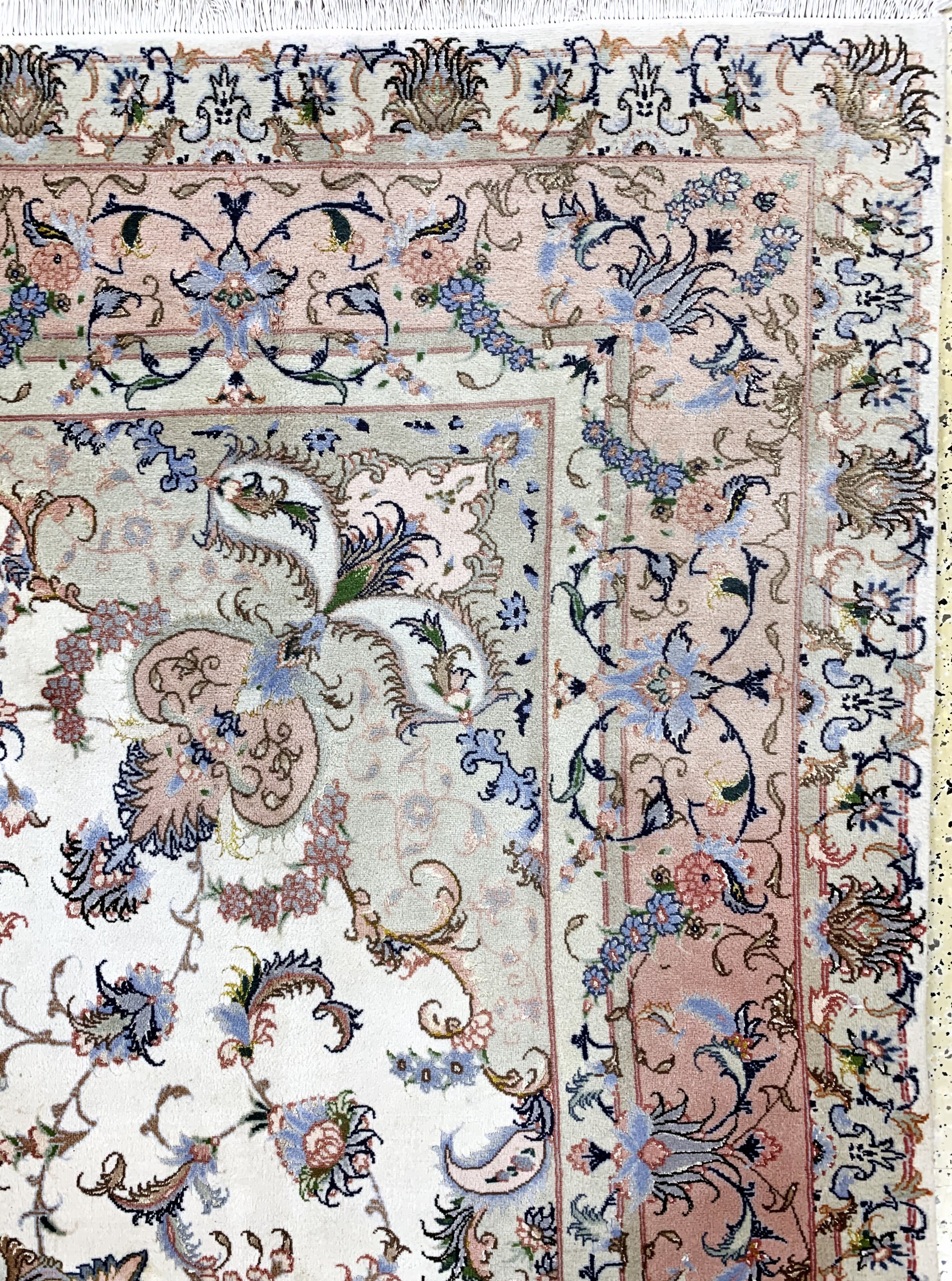 Detail e: Täbriz(40 Raj), Persien, Ende 20.Jhd, Wollemit Seide auf Baumwoll, ca. 345 x 245 cm, verblasst, EHZ: 2