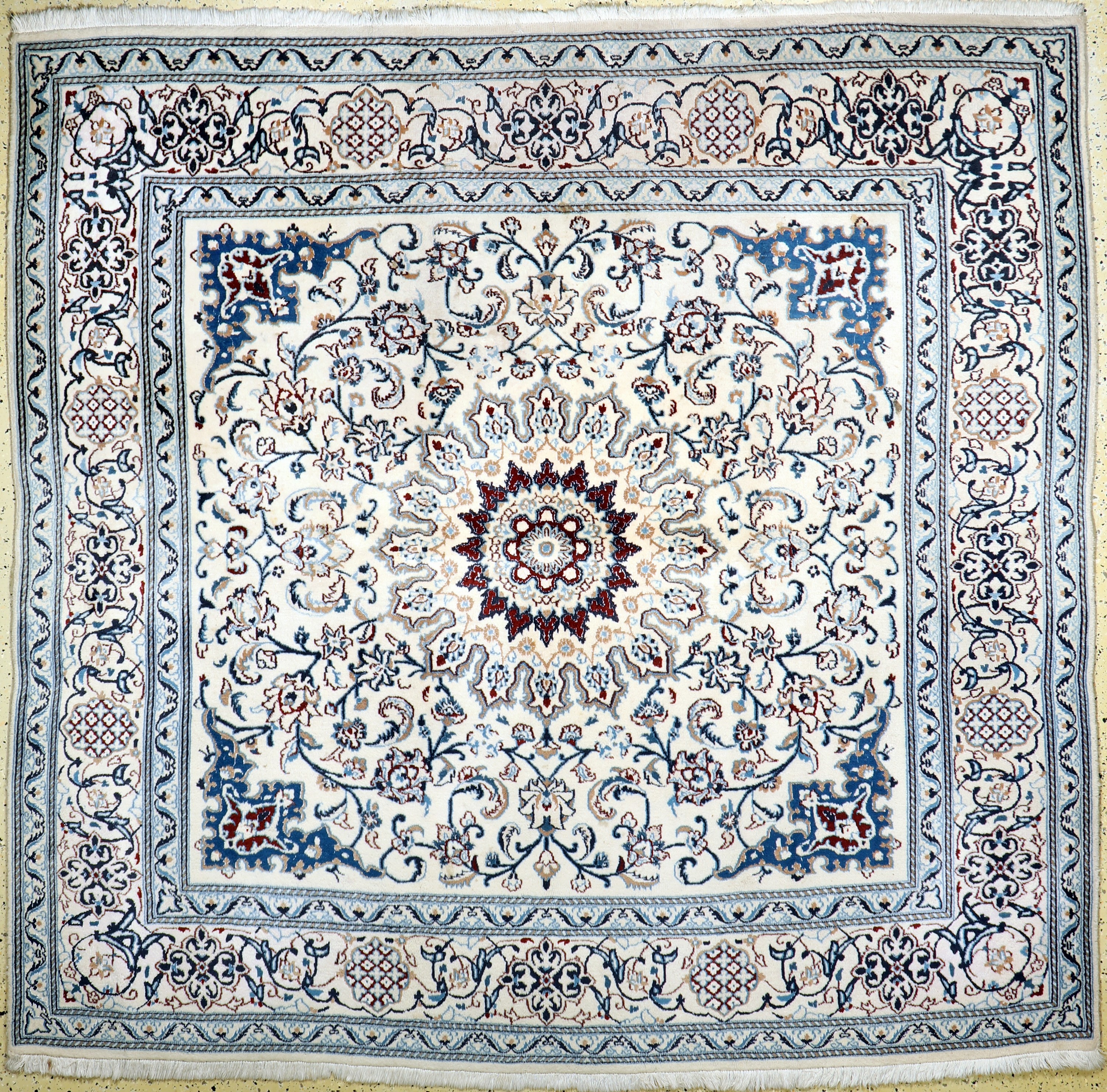 Nain, Persien, Ende 20.Jhd, Wolle auf Baumwolle, ca. 236 x 244 cm, EHZ: 2