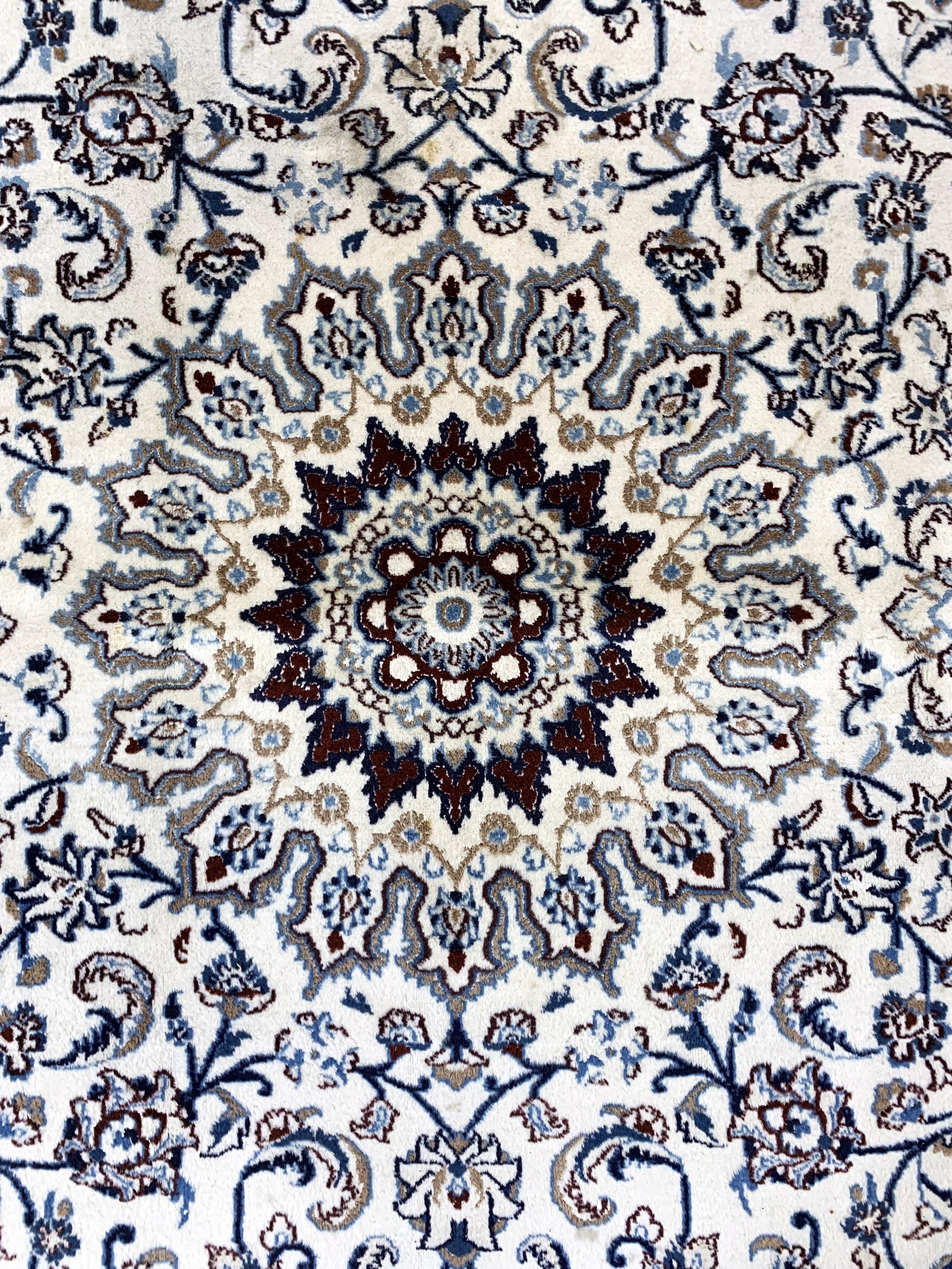 Detail c: Nain, Persien, Ende 20.Jhd, Wolle auf Baumwolle, ca. 236 x 244 cm, EHZ: 2