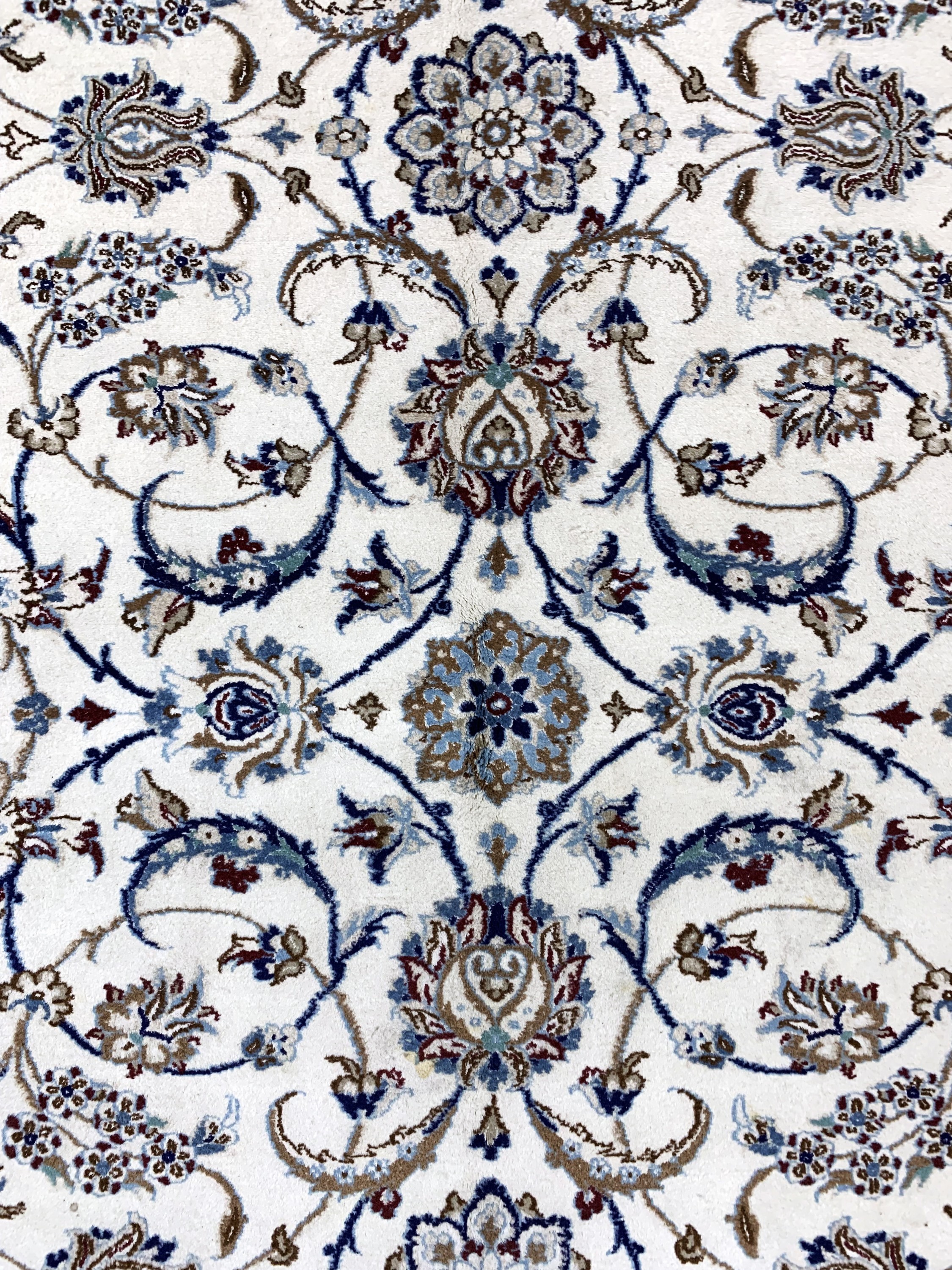 Detail c: Nain fein(9 La), Persien, Ende 20.Jhd, Korkwolle mit Seide, ca. 250 x 160 cm, EHZ: 2