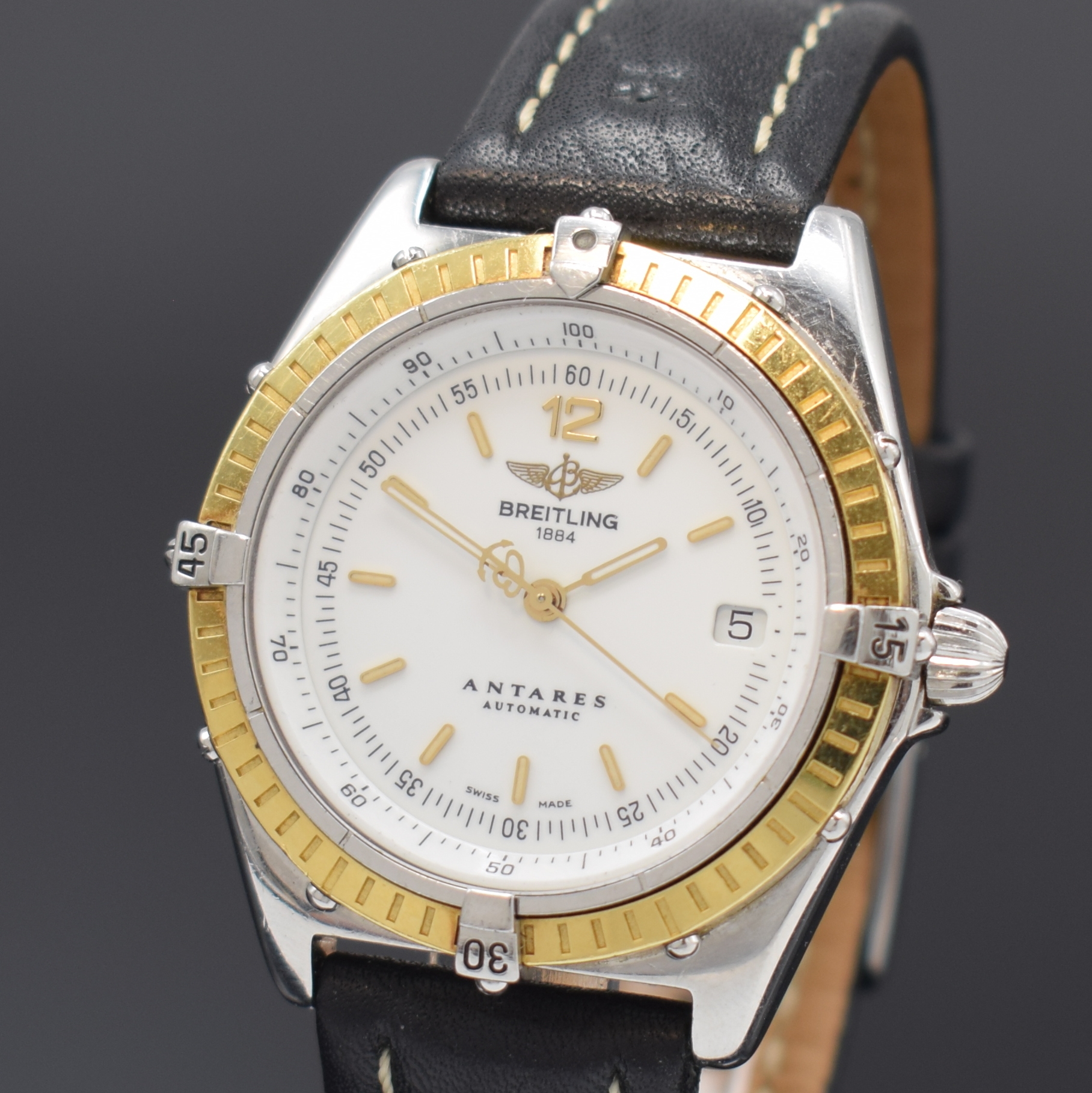Detail a: BREITLING Herrenarmbanduhr Antares Referenz D10047, Automatik, Schweiz um 1995, Edelstahl/Gold kombiniert inkl. Lederband m. orig. Dornschl., Boden ...