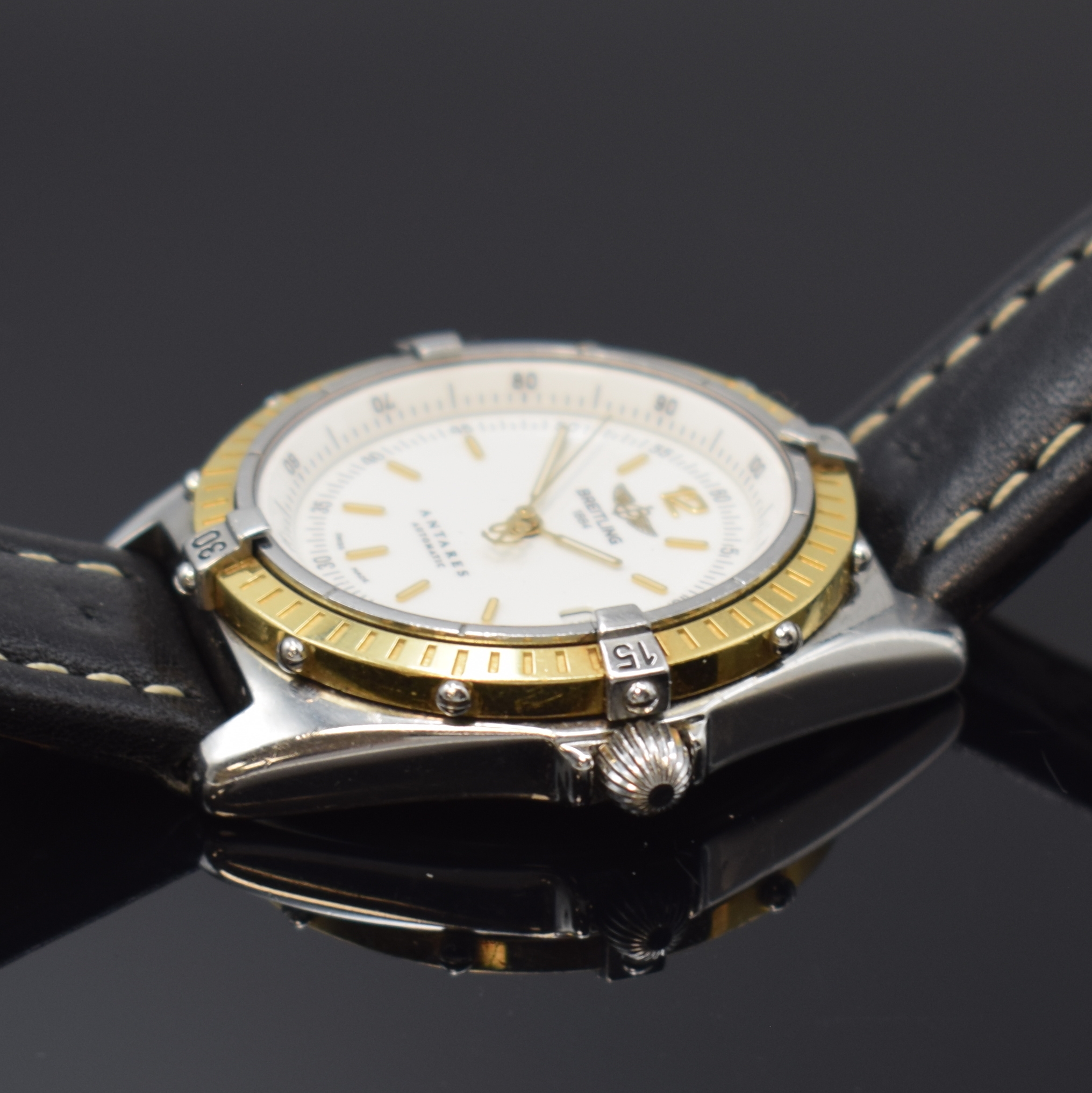 Detail c: BREITLING Herrenarmbanduhr Antares Referenz D10047, Automatik, Schweiz um 1995, Edelstahl/Gold kombiniert inkl. Lederband m. orig. Dornschl., Boden ...