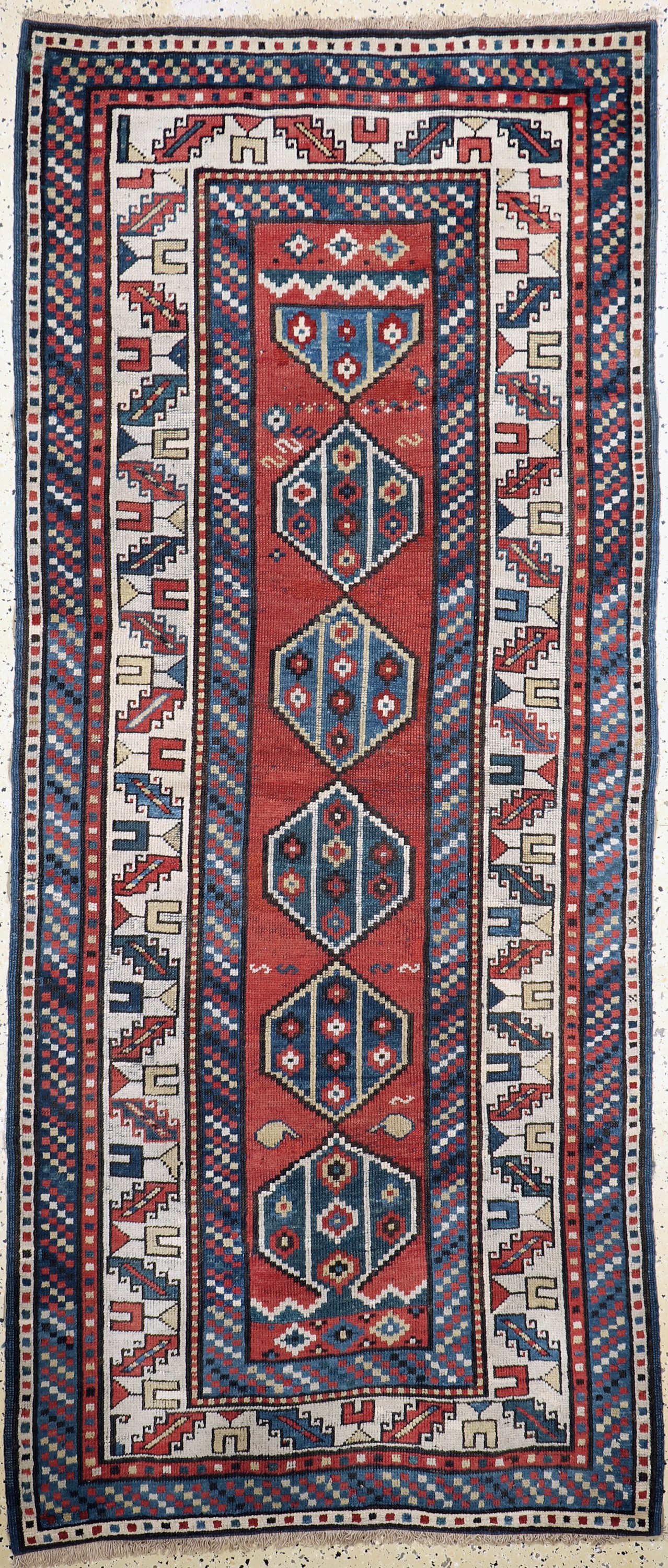 Antiker Kazak, Kaukasus, um 1900, Wolle aufWolle, ca. 253 x 110 cm, EHZ: 3