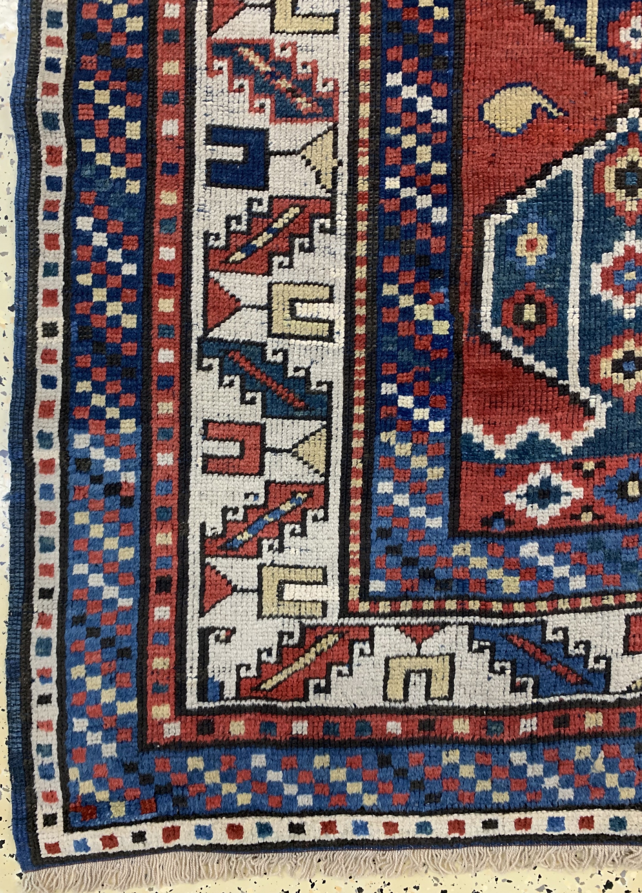 Detail b: Antiker Kazak, Kaukasus, um 1900, Wolle aufWolle, ca. 253 x 110 cm, EHZ: 3