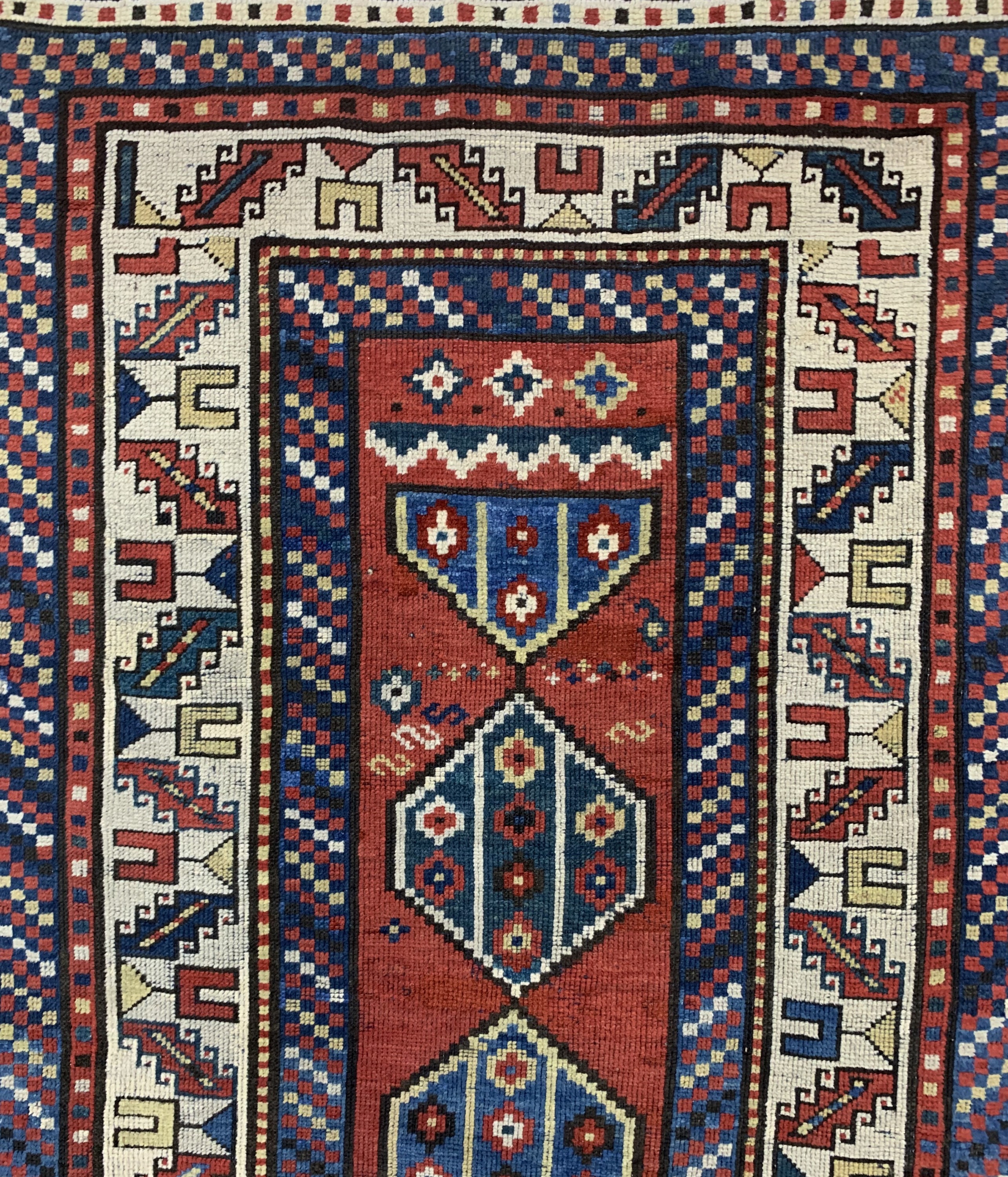 Detail d: Antiker Kazak, Kaukasus, um 1900, Wolle aufWolle, ca. 253 x 110 cm, EHZ: 3