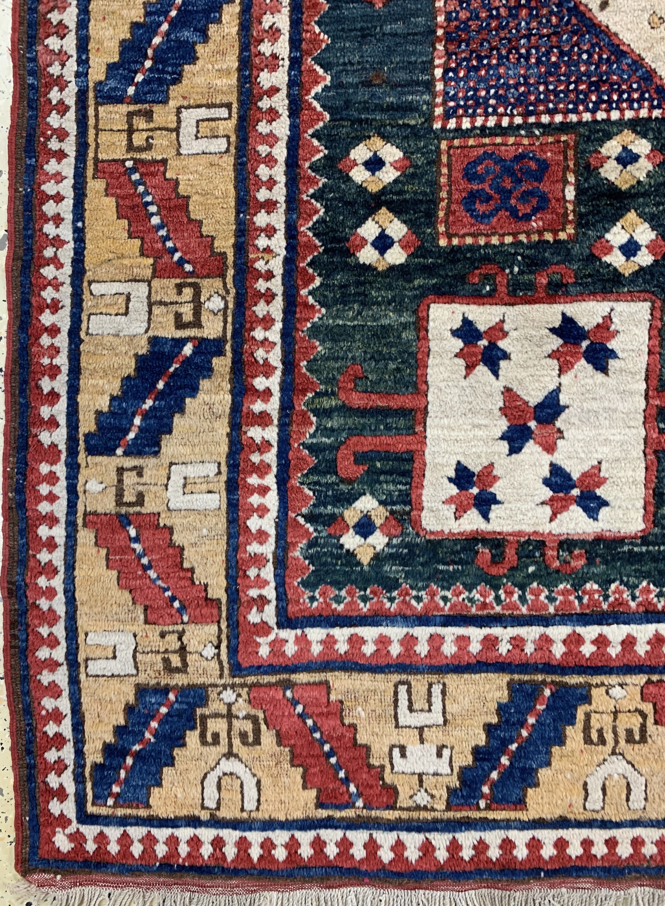 Detail b: "Karachoph"Kazak antik, Kaukasus, Ende 19.Jhd, Wolle auf Wolle, ca. 245 x 180 cm, EHZ: 2 (fachkundig restauriert)