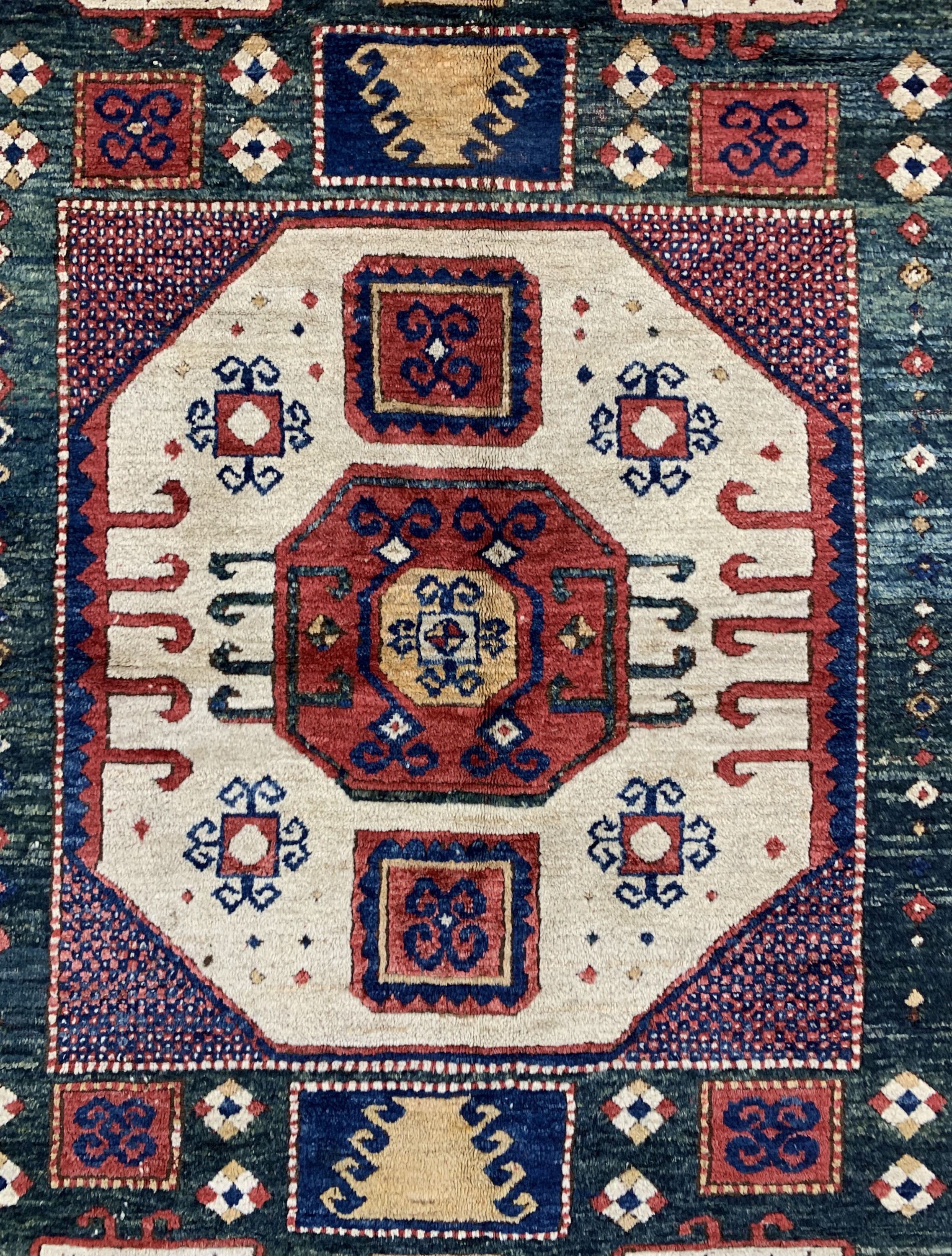 Detail c: "Karachoph"Kazak antik, Kaukasus, Ende 19.Jhd, Wolle auf Wolle, ca. 245 x 180 cm, EHZ: 2 (fachkundig restauriert)