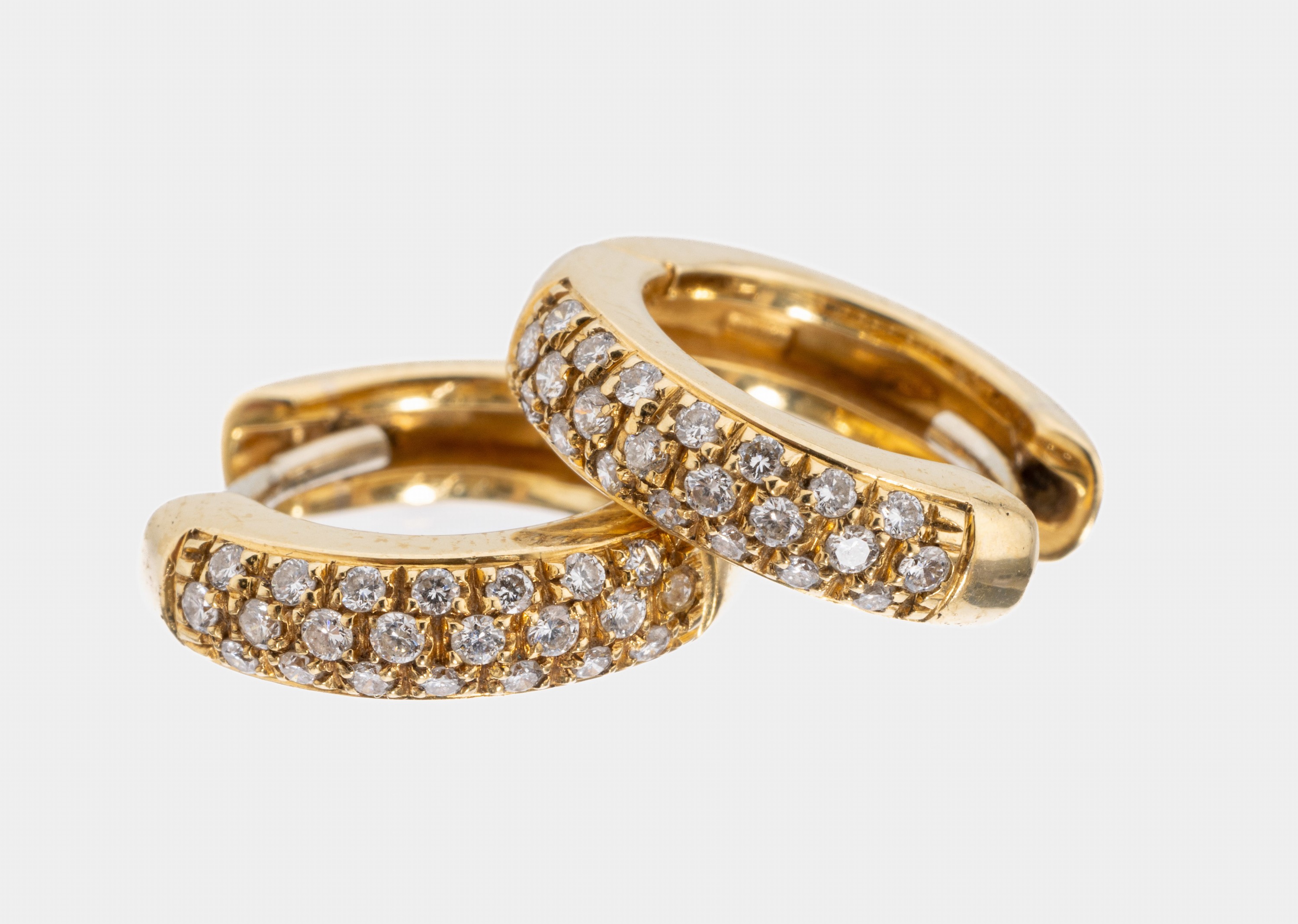 Paar 18 kt Gold Brillant-Creolen, GG 750/000, 48 Brillanten zus. ca. 0.44 ct feinesWeiß-Weiß/vs, ca. 6.1 g