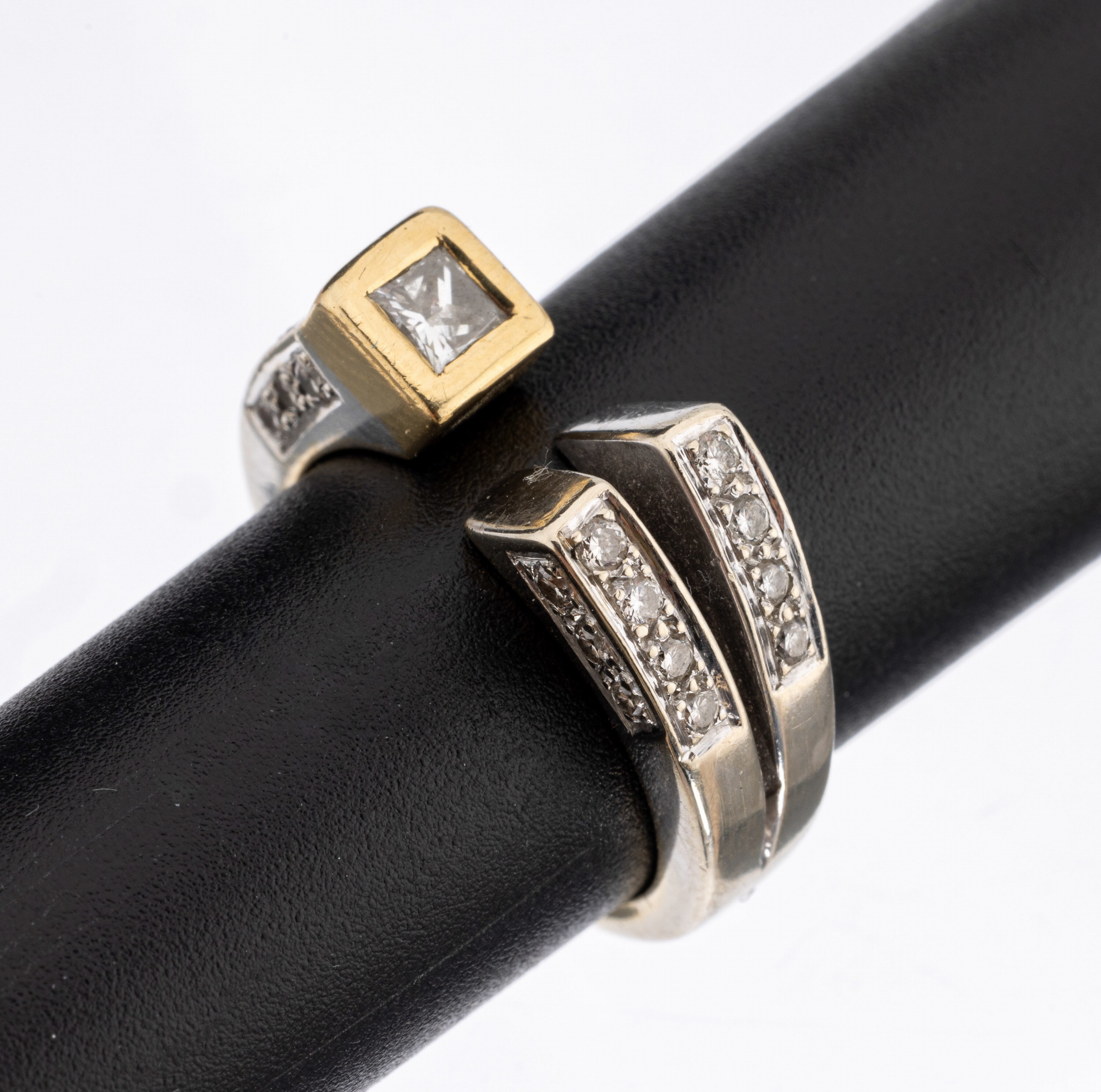 18 kt Gold Diamant-Ring, GG/WG 750/000, Diamantcarree ca. 0.20 ct Weiß/si, 28 Brillanten zus. ca. 0.28 ct Weiß/si, RW 52, ca. 8.9 g